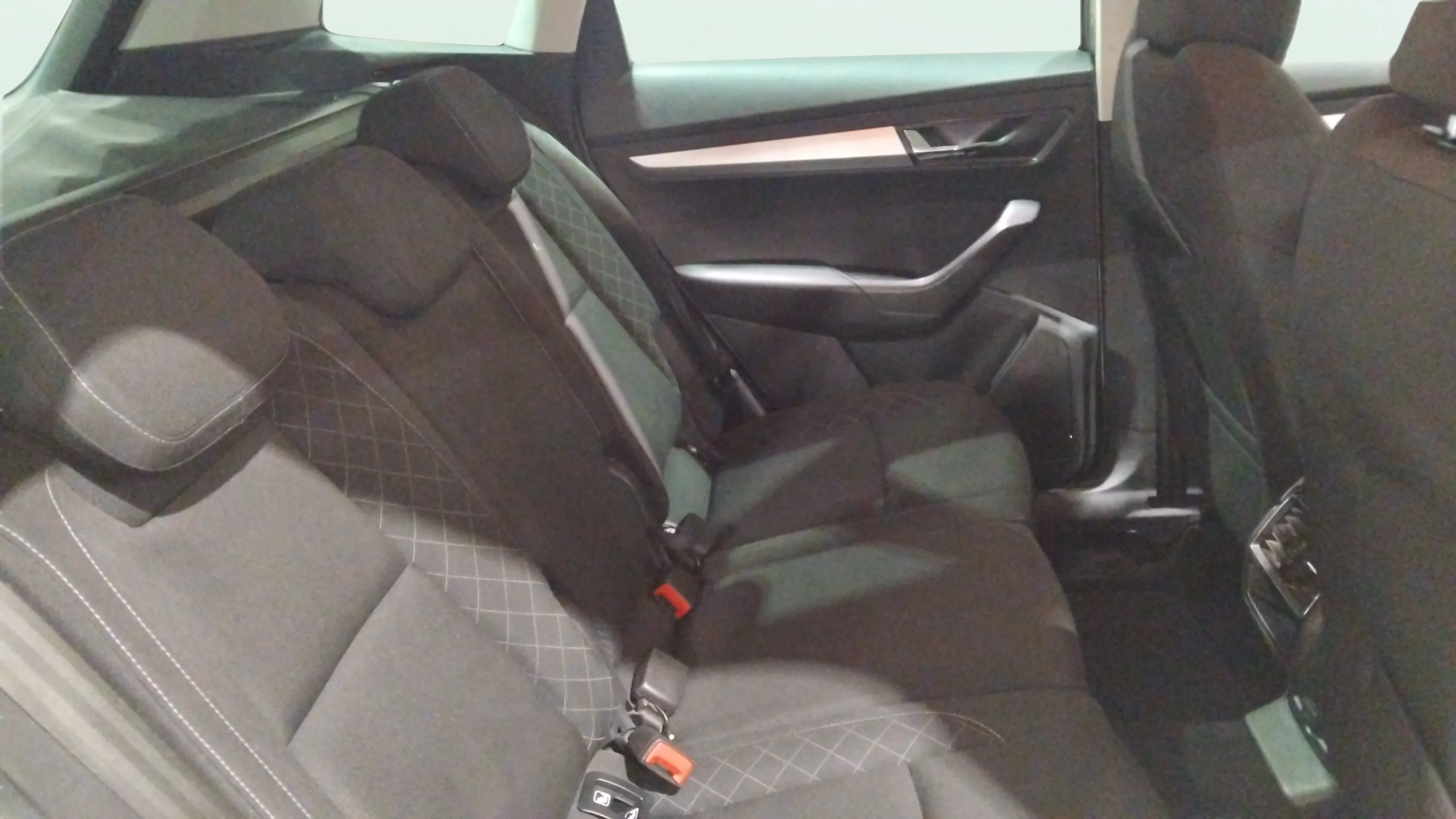Škoda Karoq 1.0 TSI Ambition - foto 13