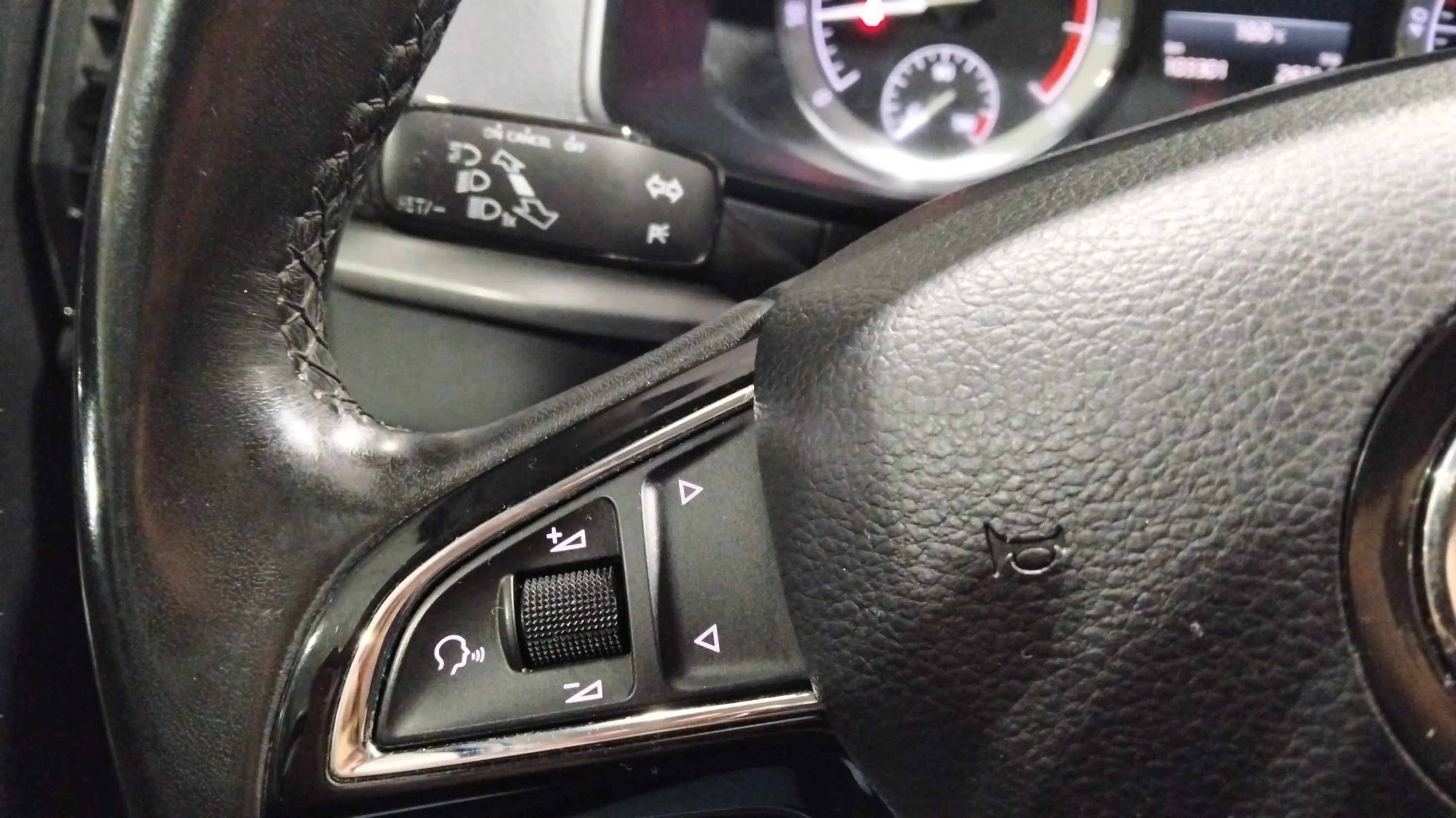 Škoda Karoq 1.0 TSI Ambition - foto 17