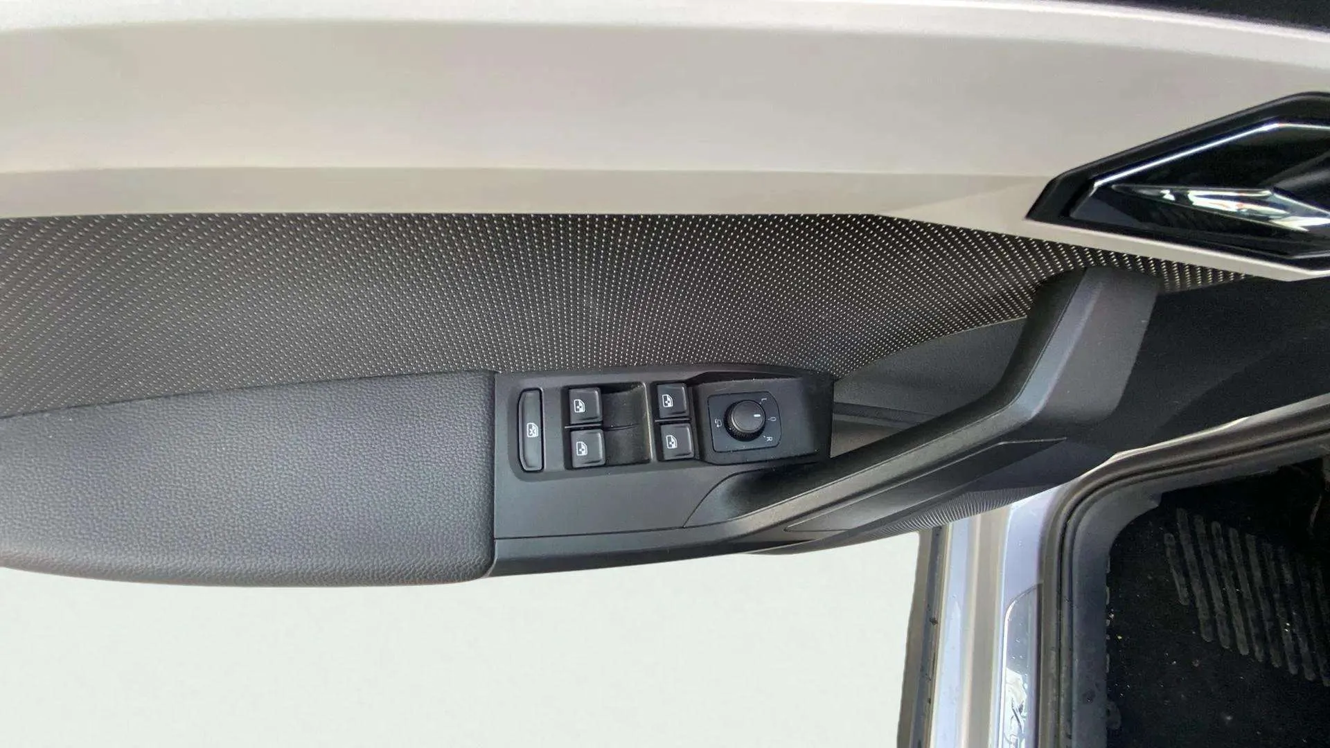 SEAT Arona 1.6 TDI DSG Xcellence Ecomot - foto 16