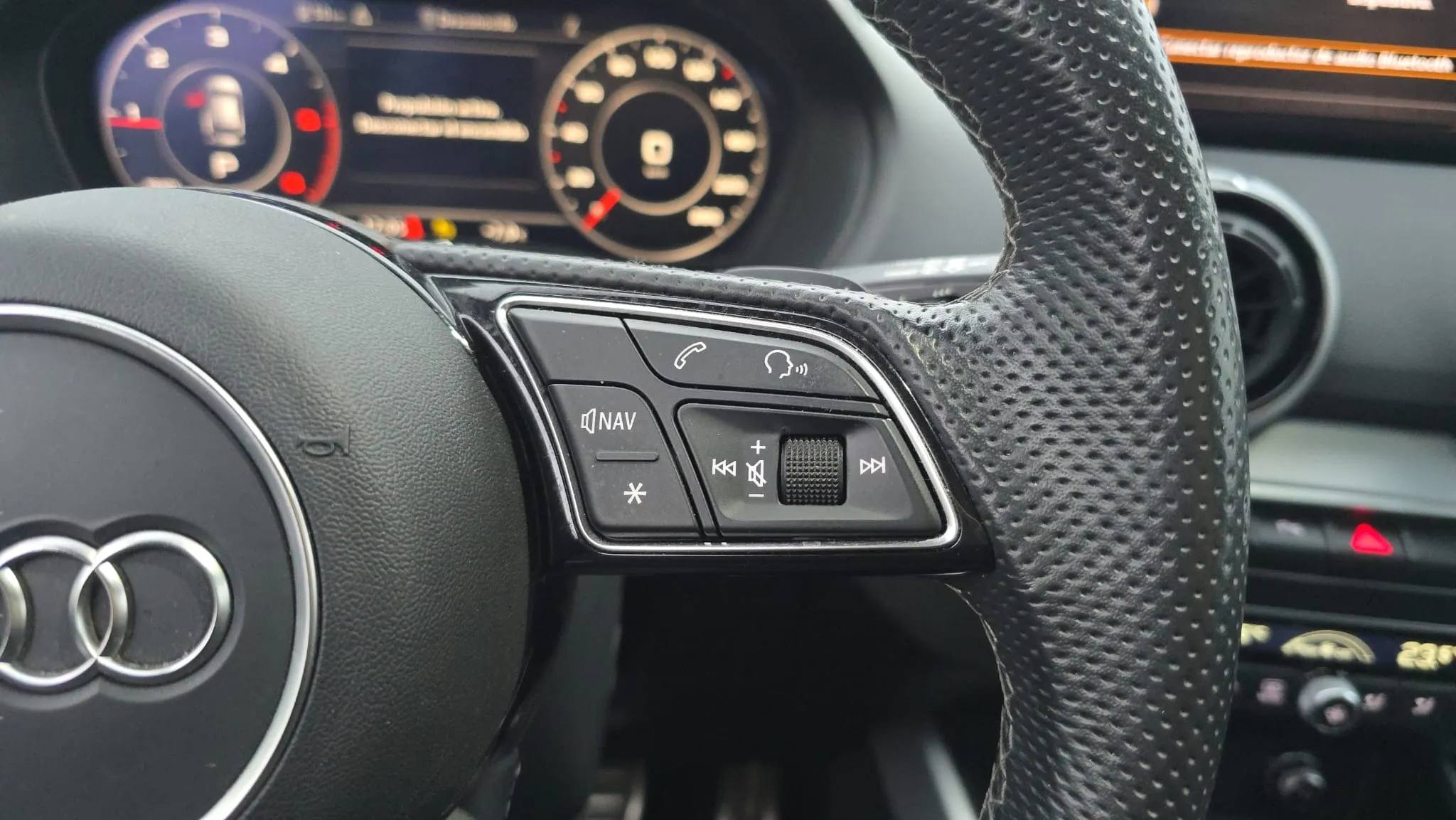 Audi Q2 Adrenalin 30 TDI S tronic - foto 15