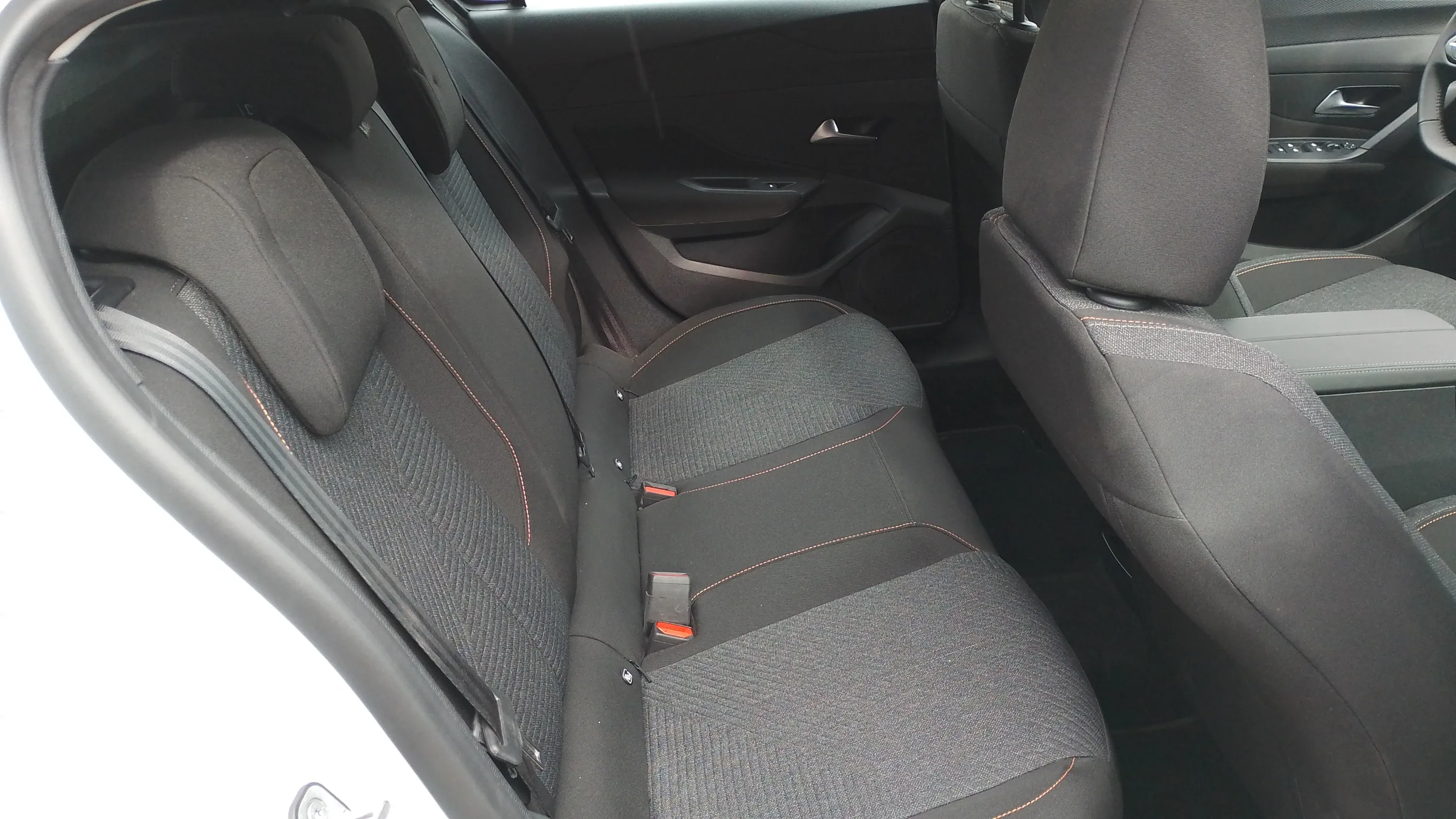 Peugeot 308 Style Hybrid MHEV 136 e-DCS6 - foto 32