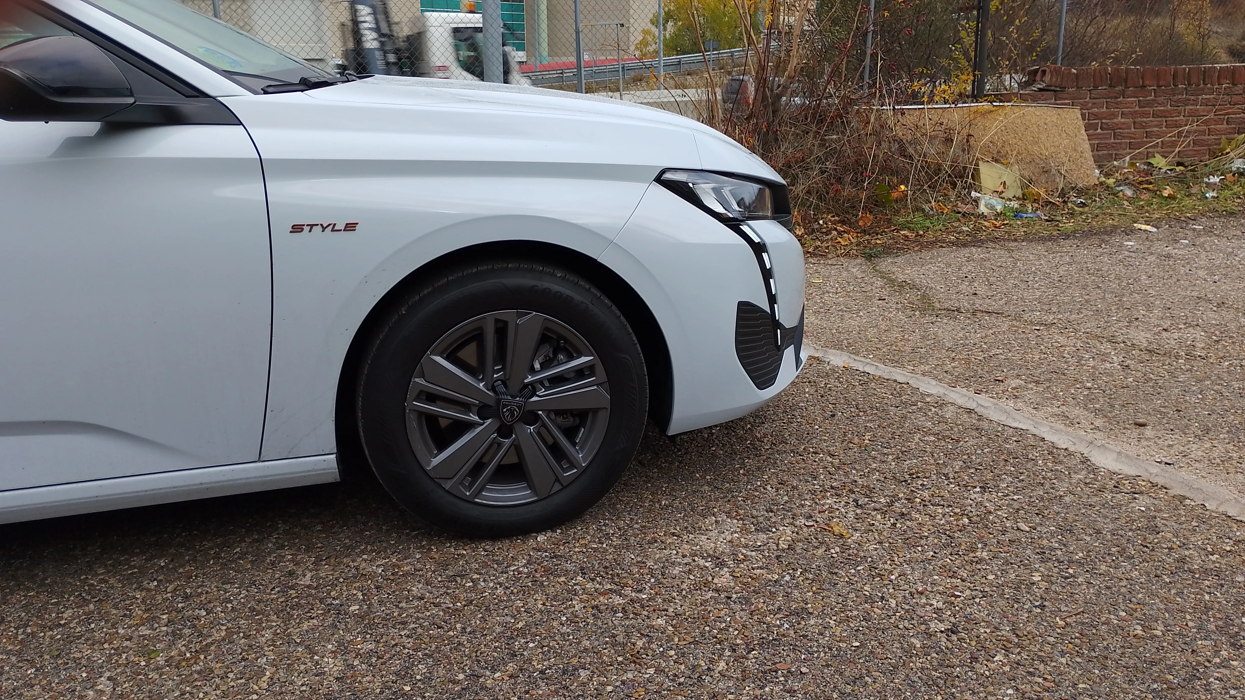 Peugeot 308 Style Hybrid MHEV 136 e-DCS6 - foto 35