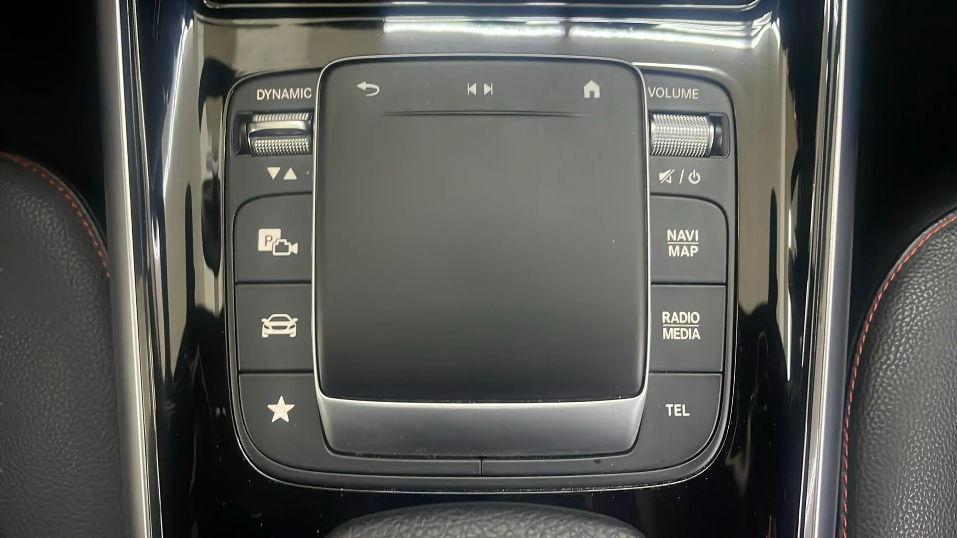 Mercedes-Benz GLA 200 D - foto 19