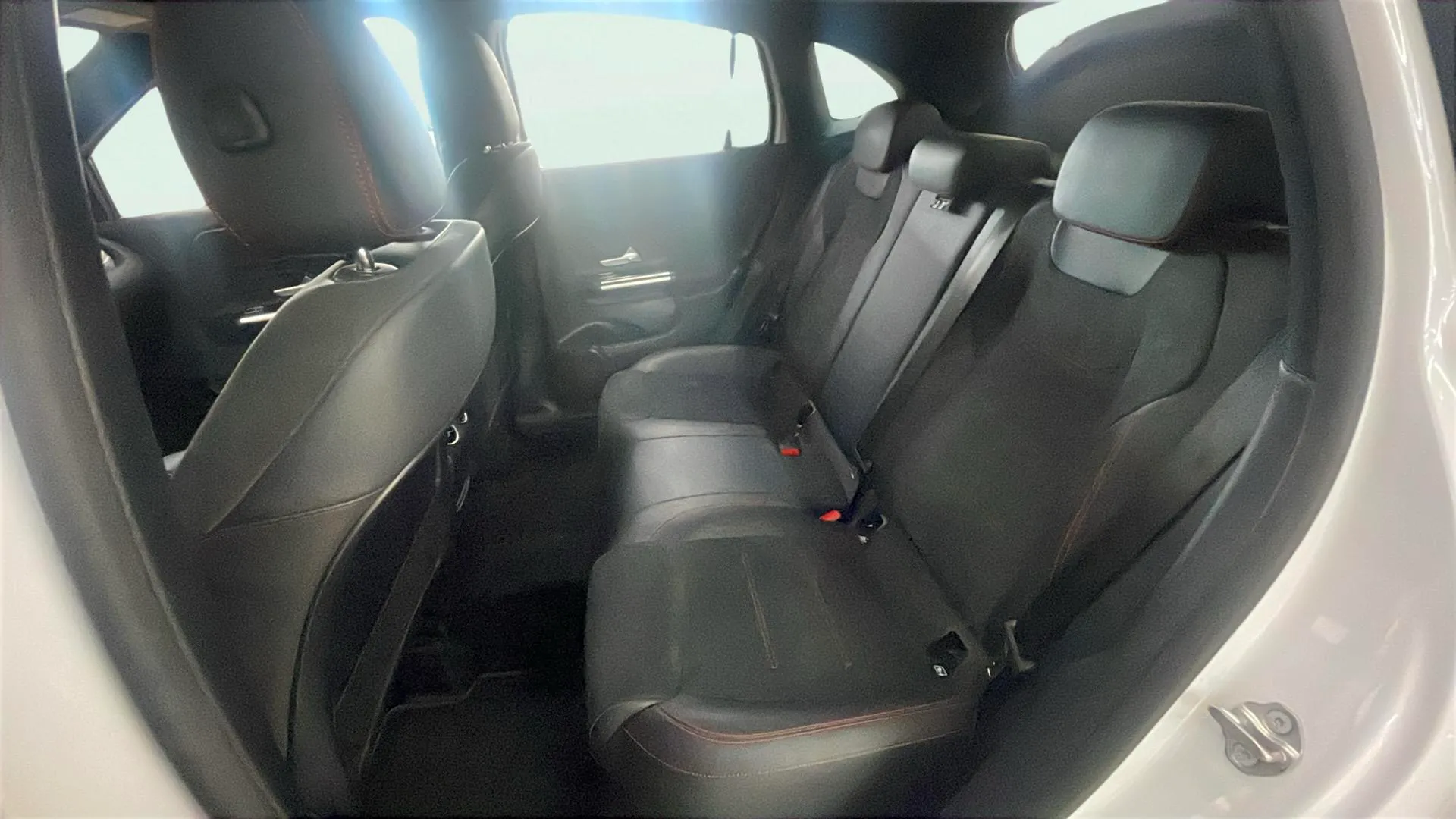 Mercedes-Benz GLA 200 D - foto 12