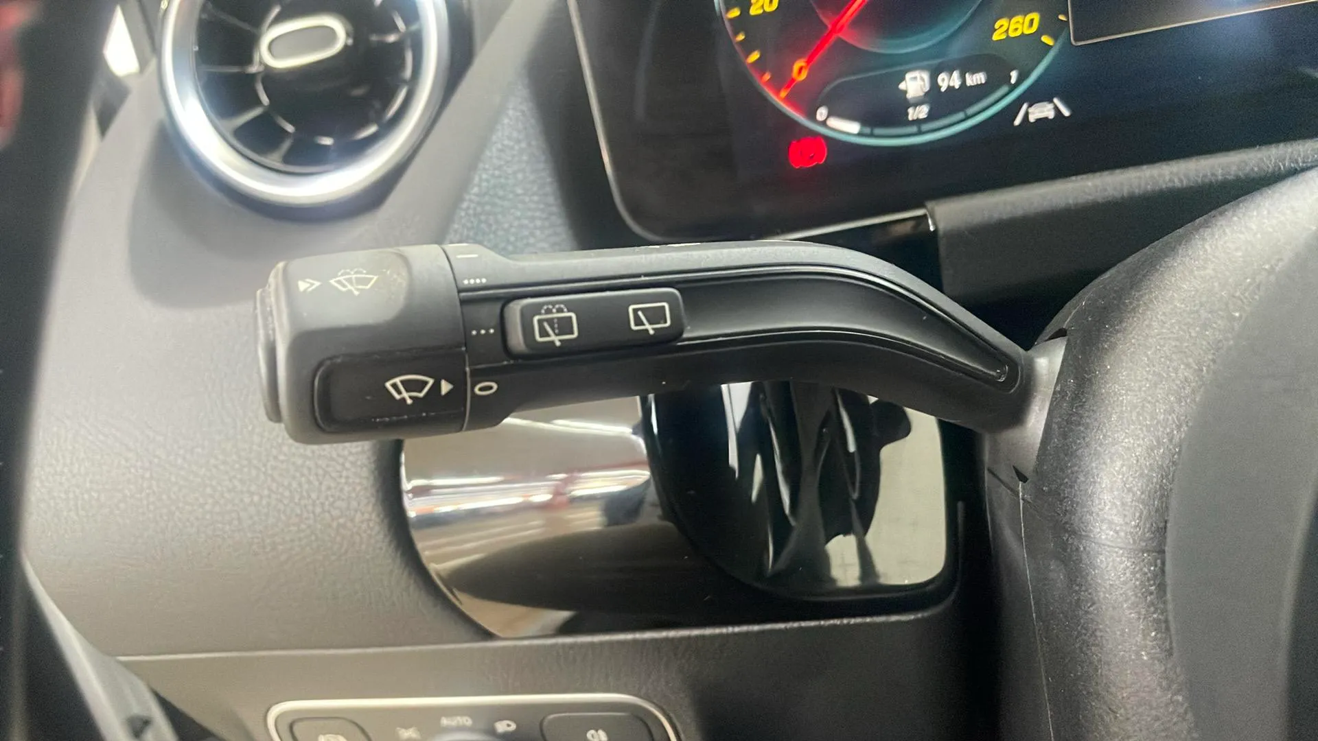 Mercedes-Benz GLA 200 D - foto 28