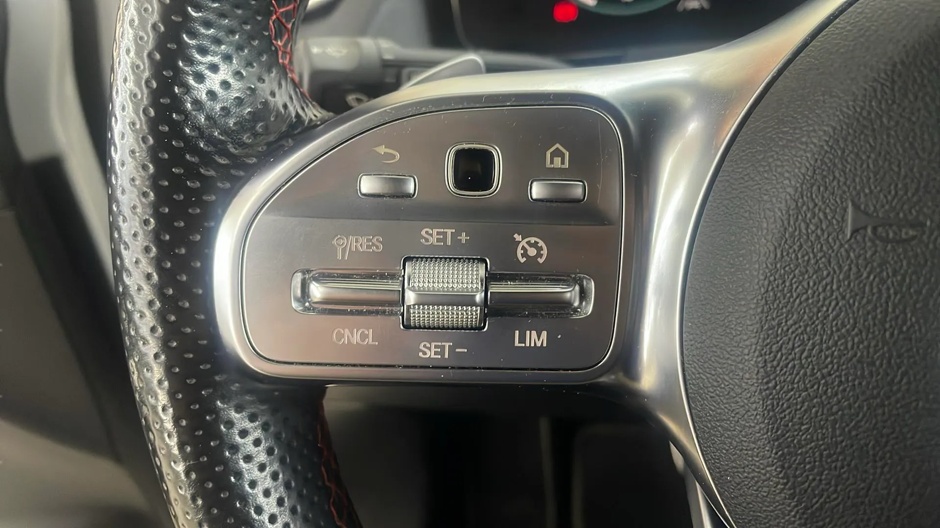 Mercedes-Benz GLA 200 D - foto 27