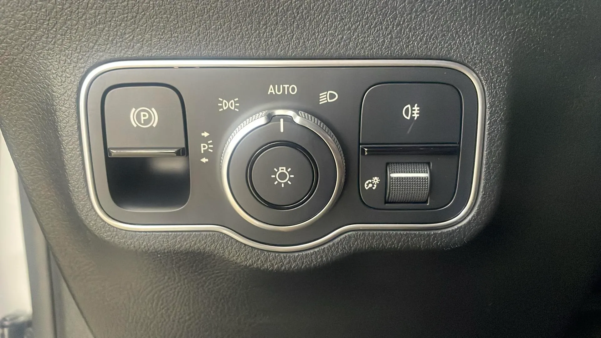 Mercedes-Benz GLA 200 D - foto 29
