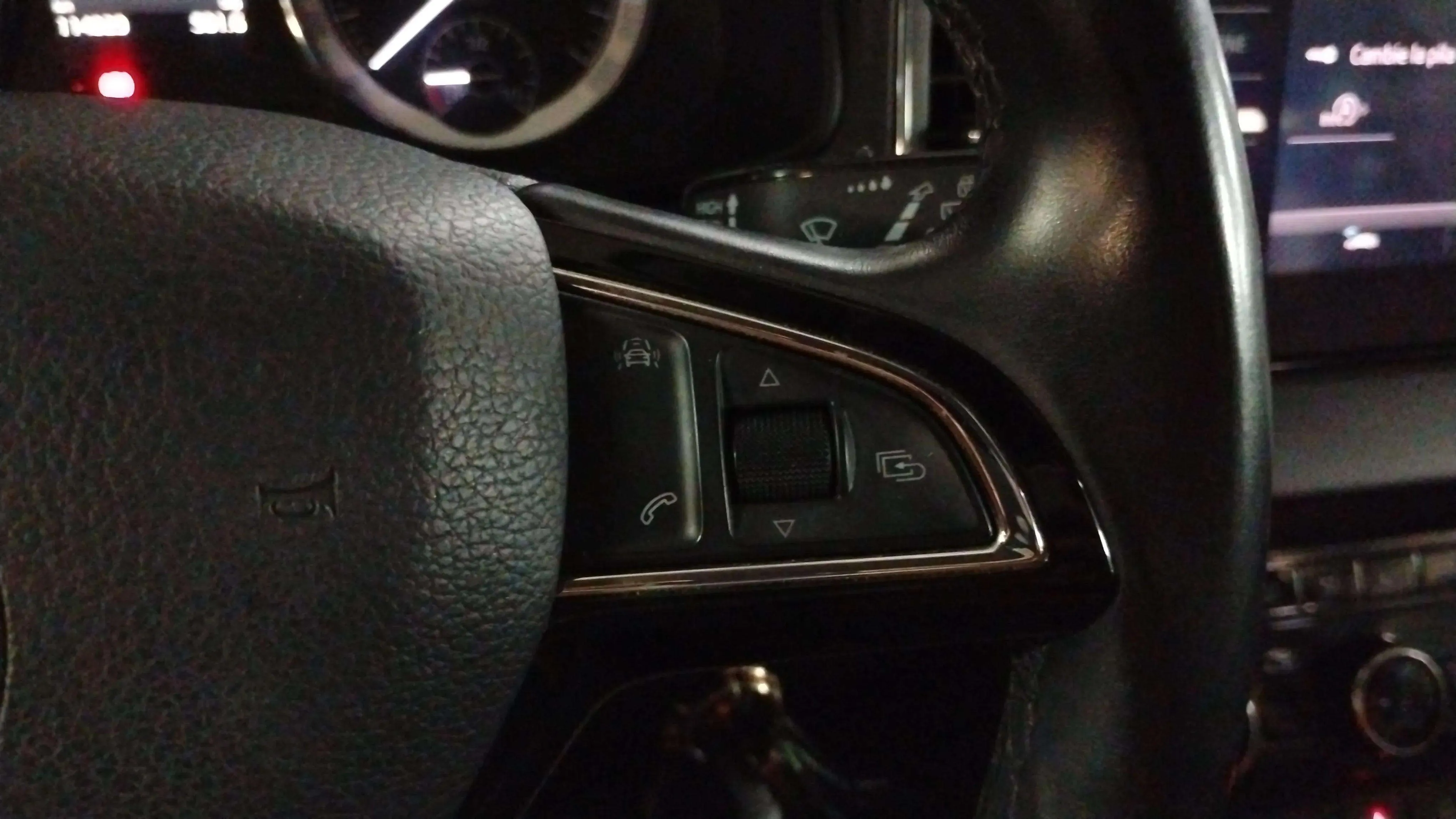 Škoda Karoq 1.0 TSI Ambition - foto 20