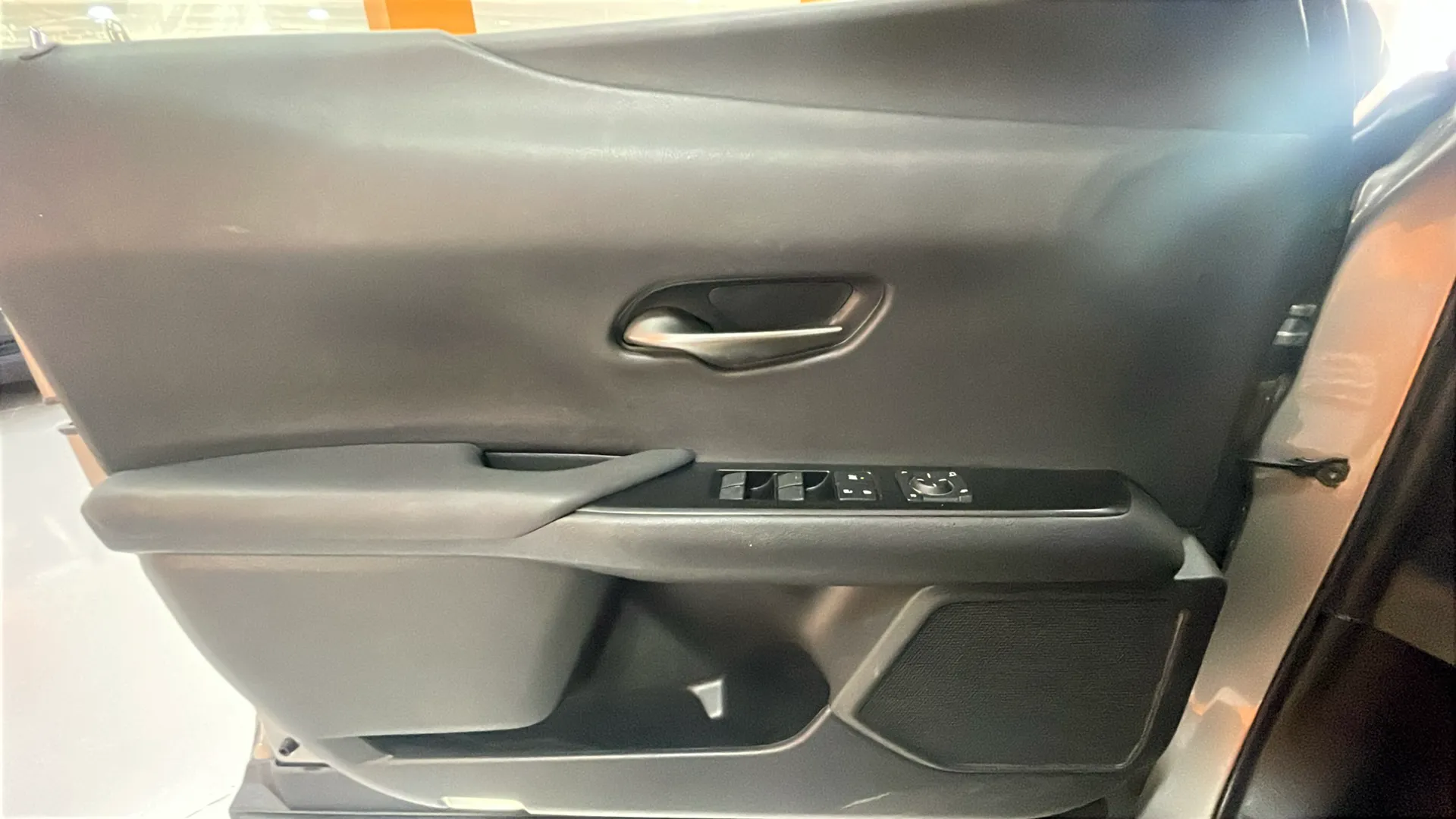 Lexus UX 2.0 250h Business - foto 16