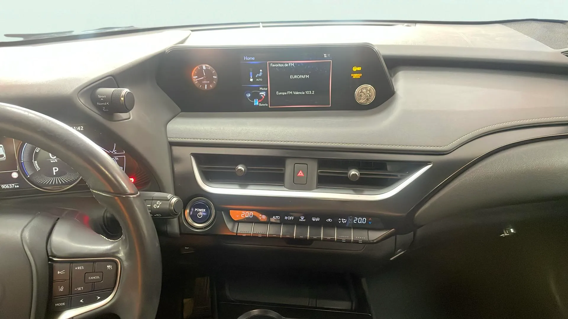 Lexus UX 2.0 250h Business - foto 9