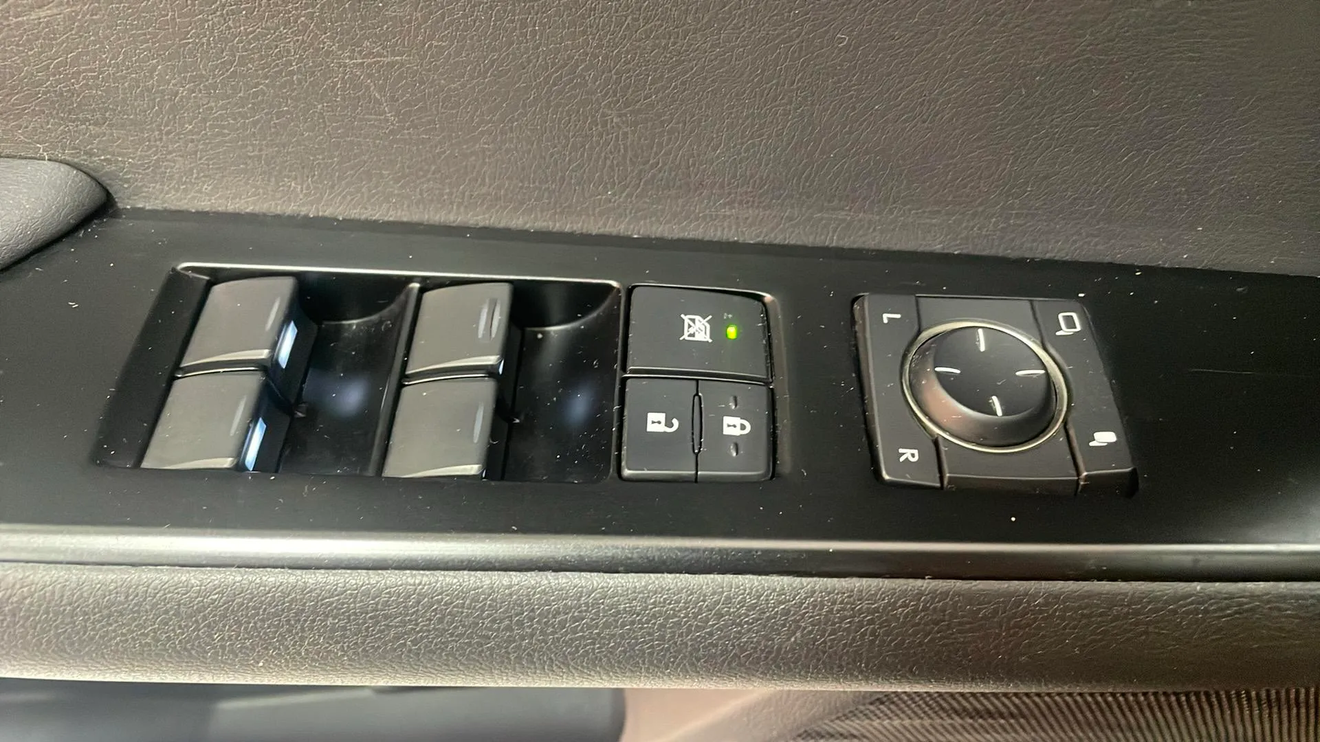 Lexus UX 2.0 250h Business - foto 27