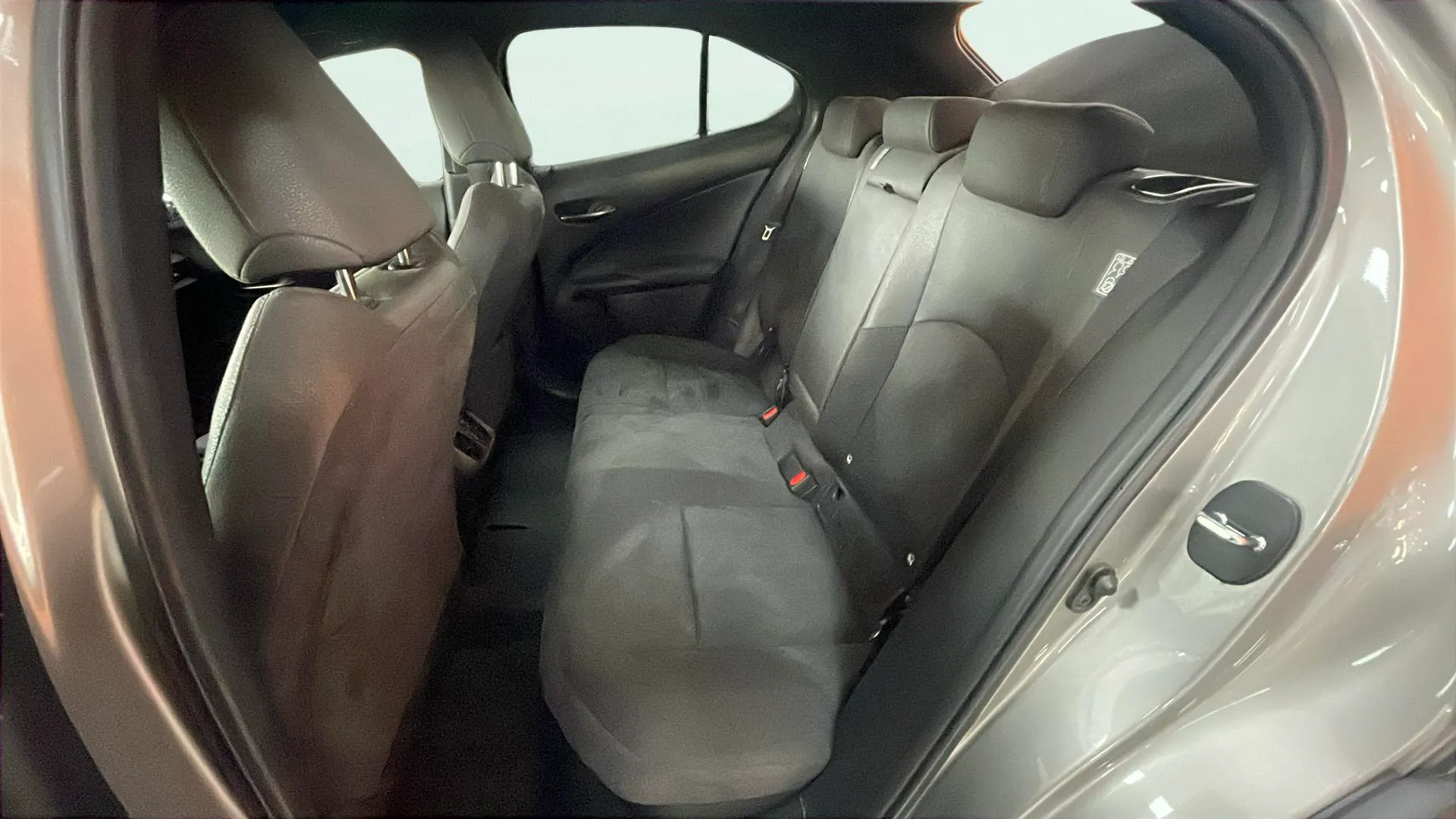 Lexus UX 2.0 250h Business - foto 12