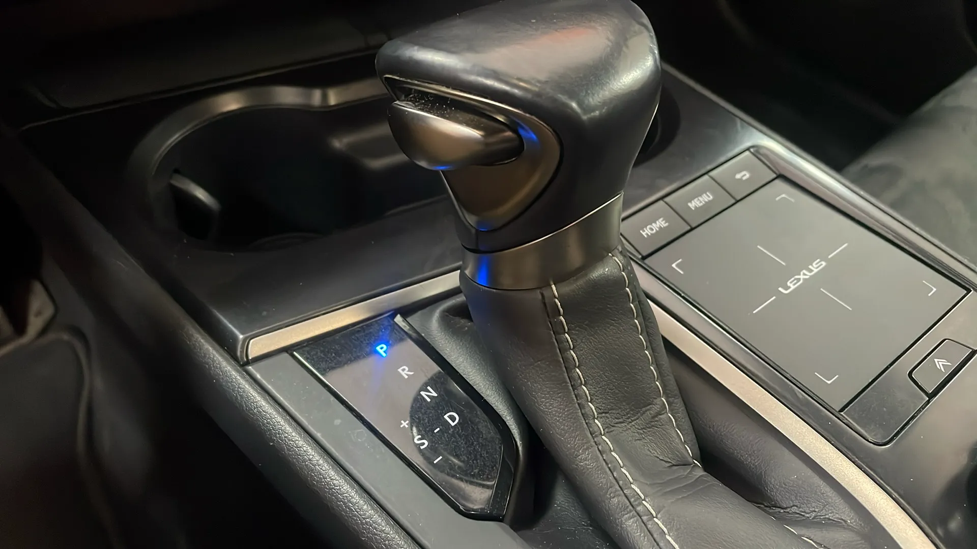 Lexus UX 2.0 250h Business - foto 19