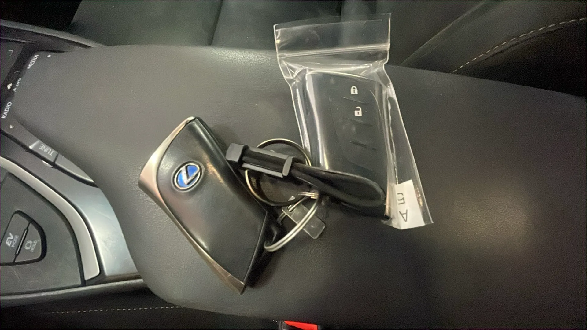 Lexus UX 2.0 250h Business - foto 17