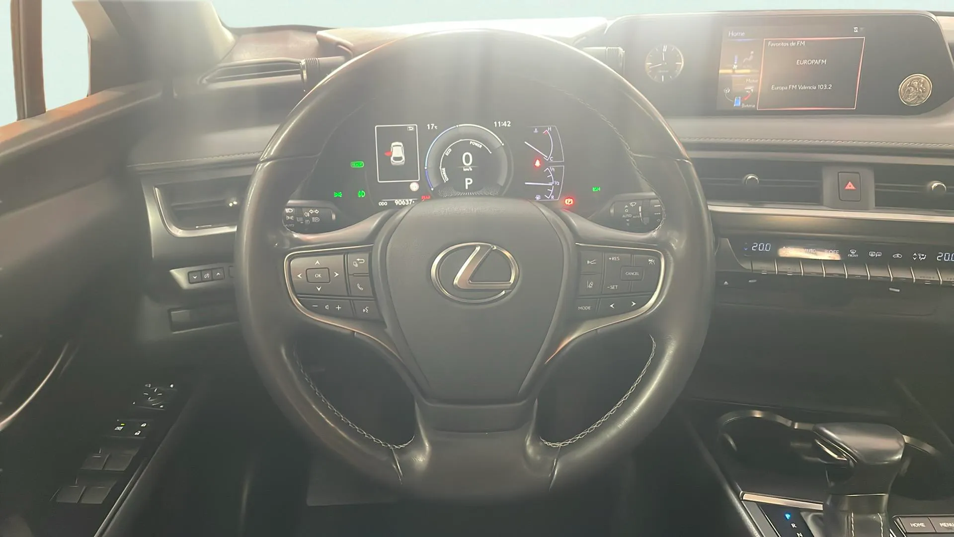 Lexus UX 2.0 250h Business - foto 7
