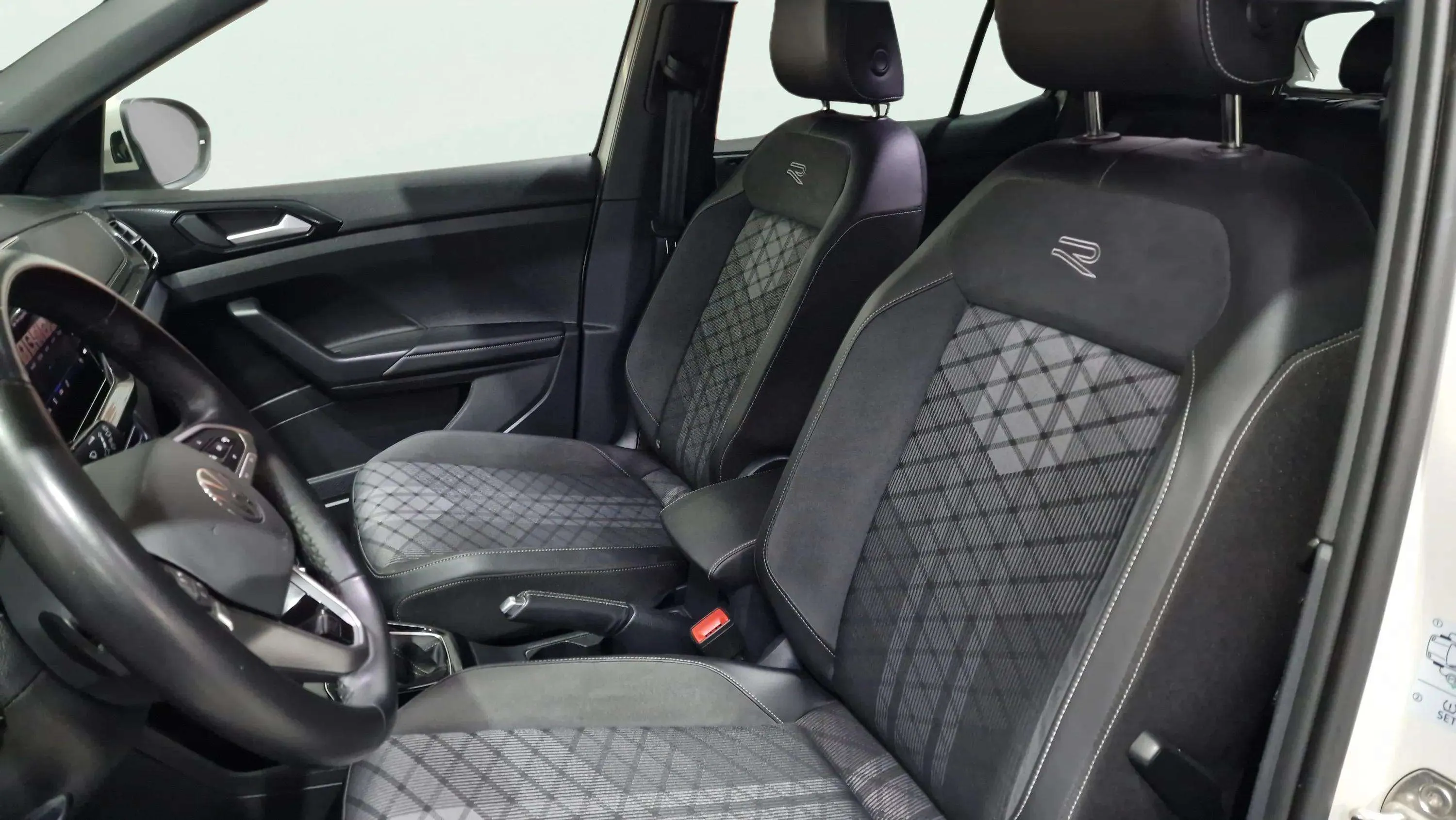 Volkswagen T-Cross R-Line 1.5 TSI DSG - foto 18