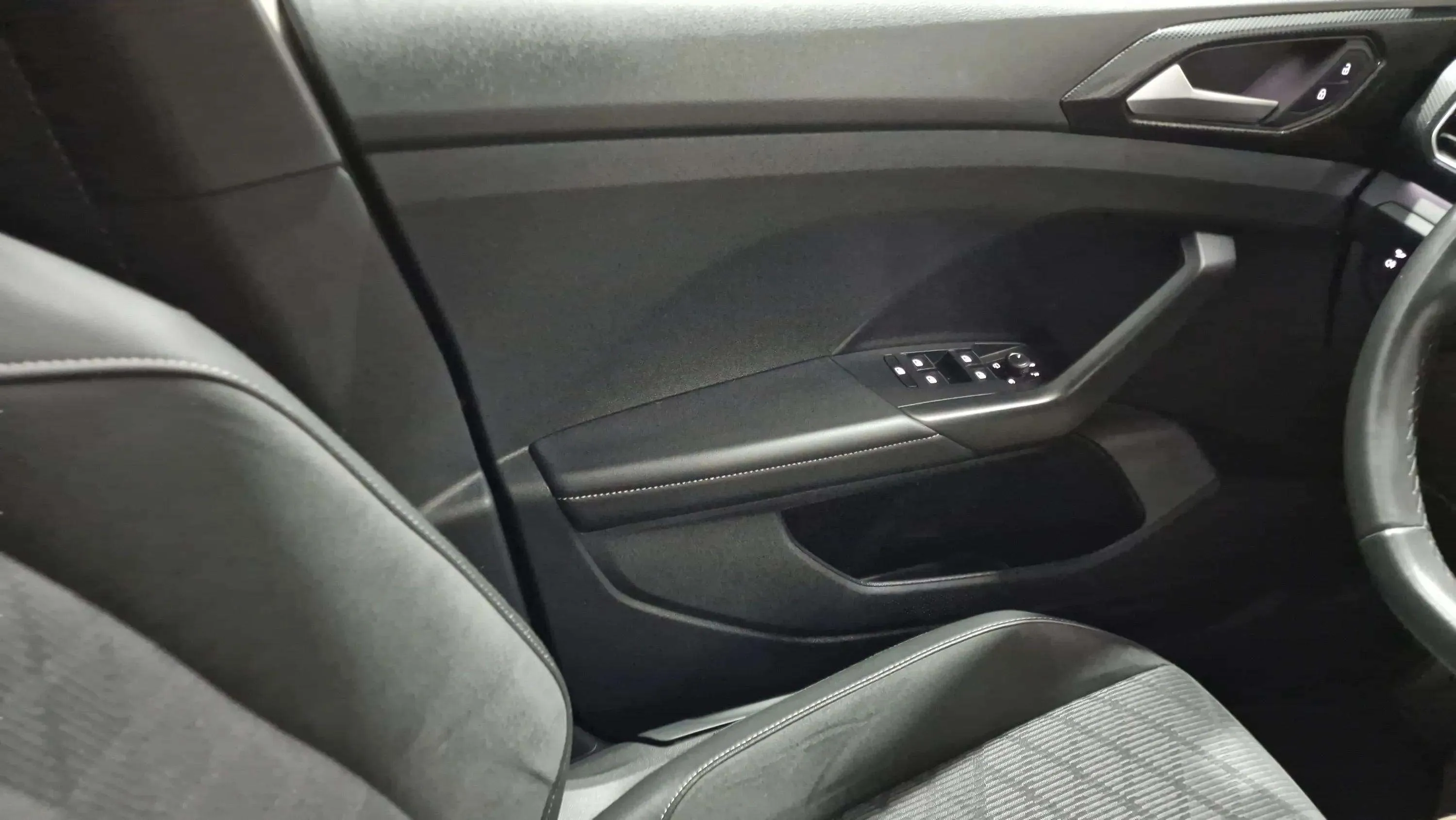 Volkswagen T-Cross R-Line 1.5 TSI DSG - foto 16