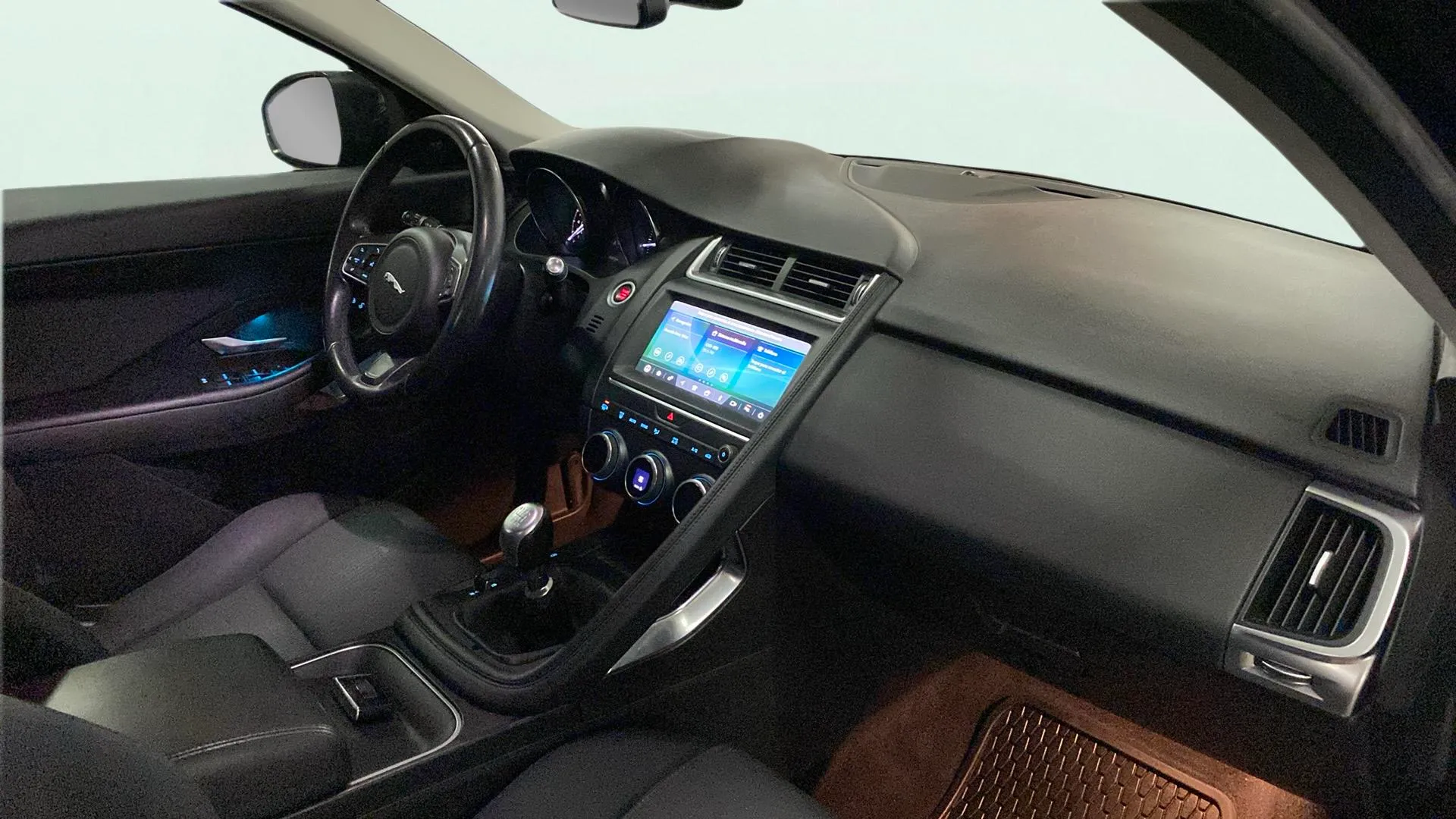 Jaguar E-Pace 2.0D - foto 11