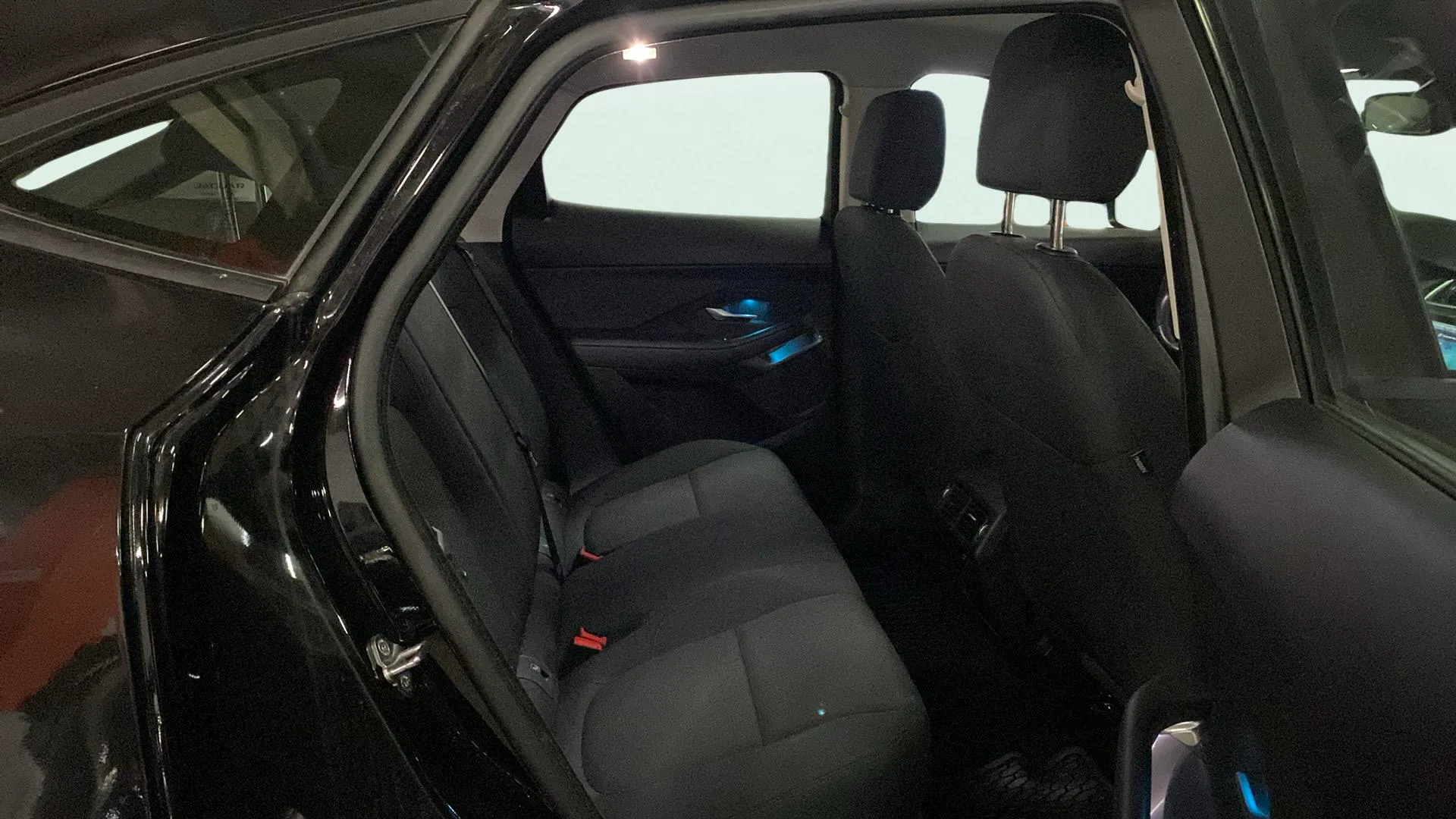 Jaguar E-Pace 2.0D - foto 27