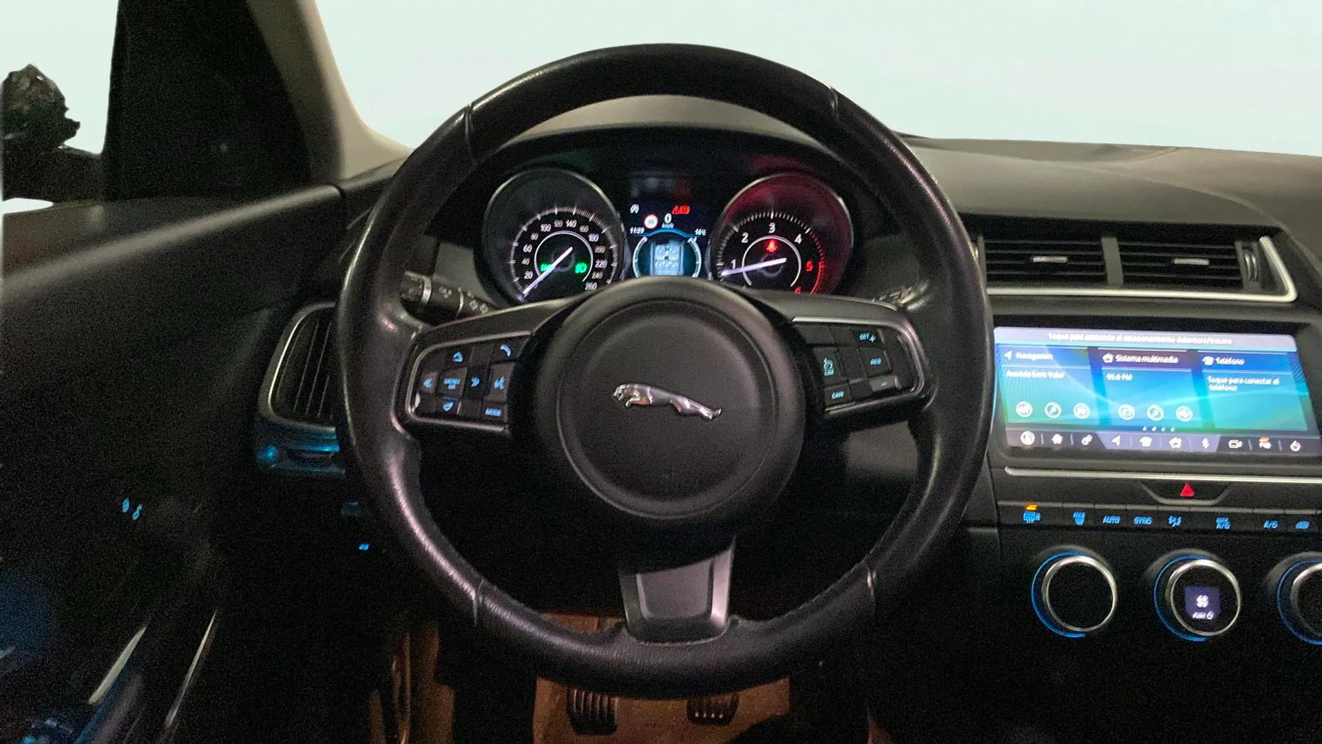 Jaguar E-Pace 2.0D - foto 13