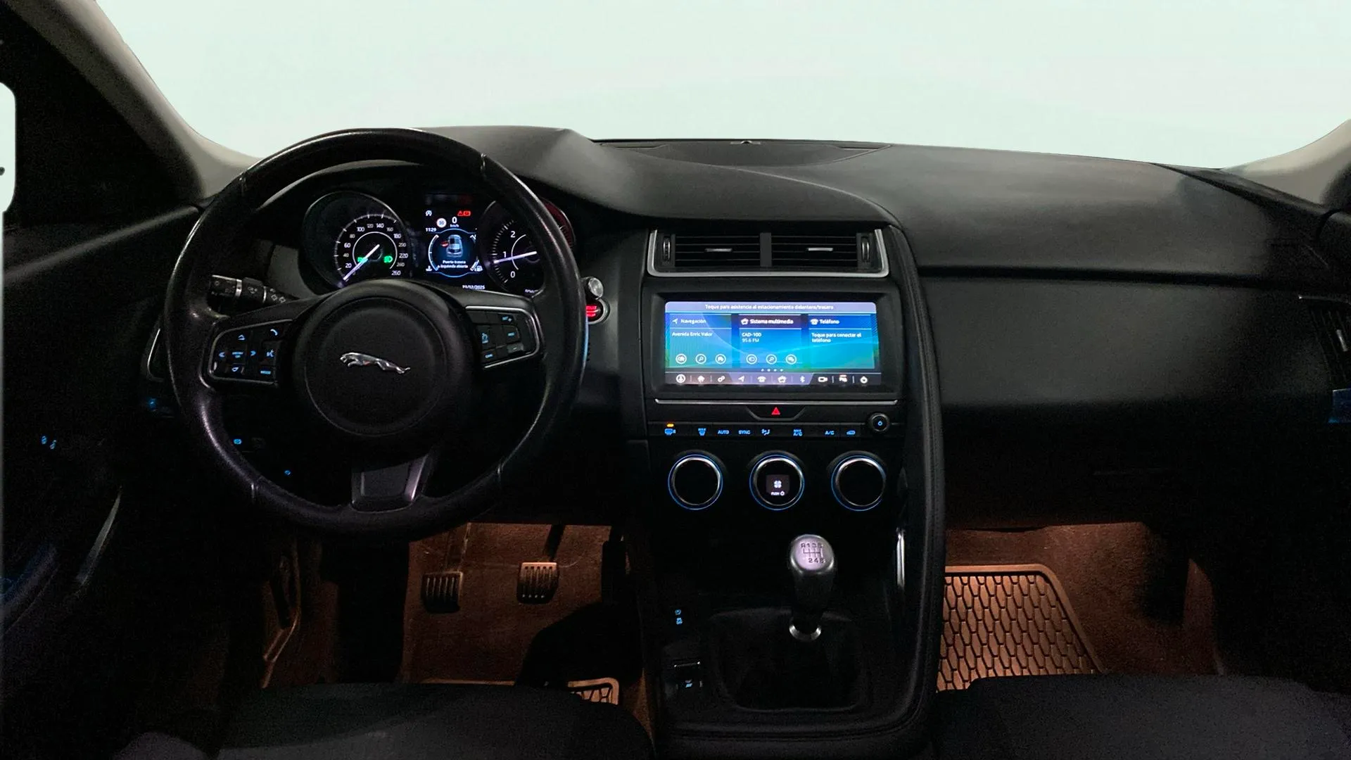 Jaguar E-Pace 2.0D - foto 12