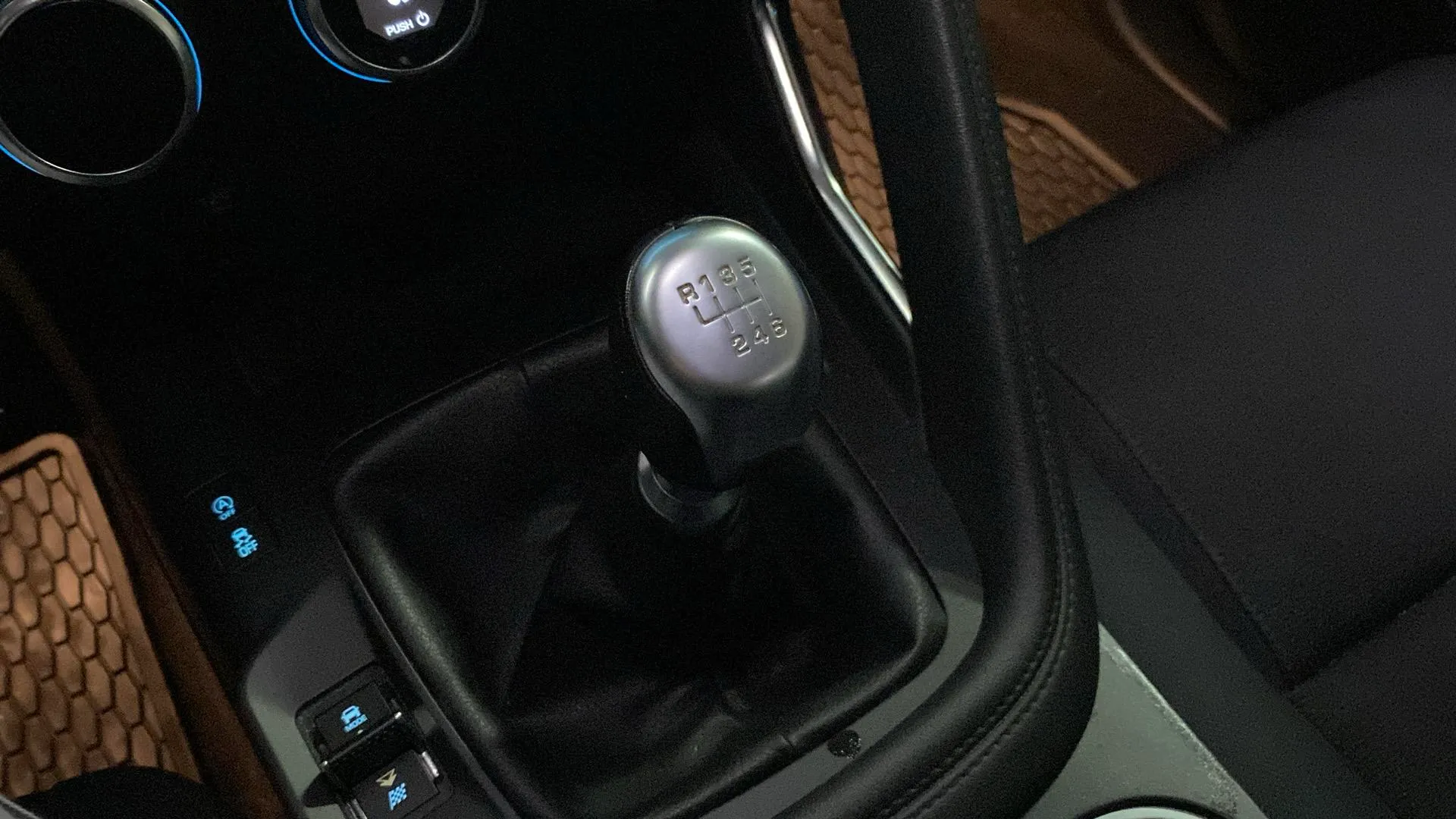 Jaguar E-Pace 2.0D - foto 25
