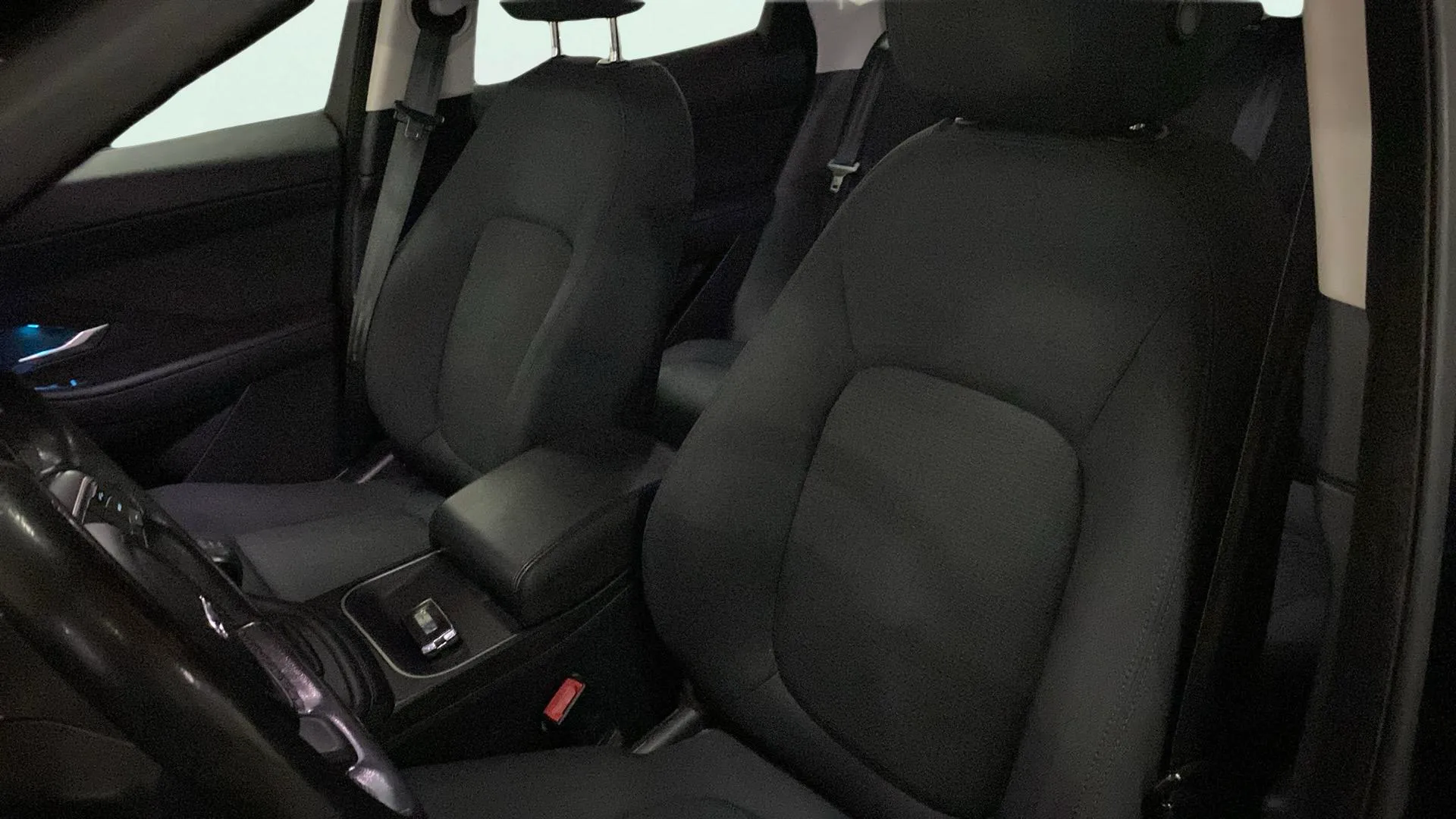 Jaguar E-Pace 2.0D - foto 26