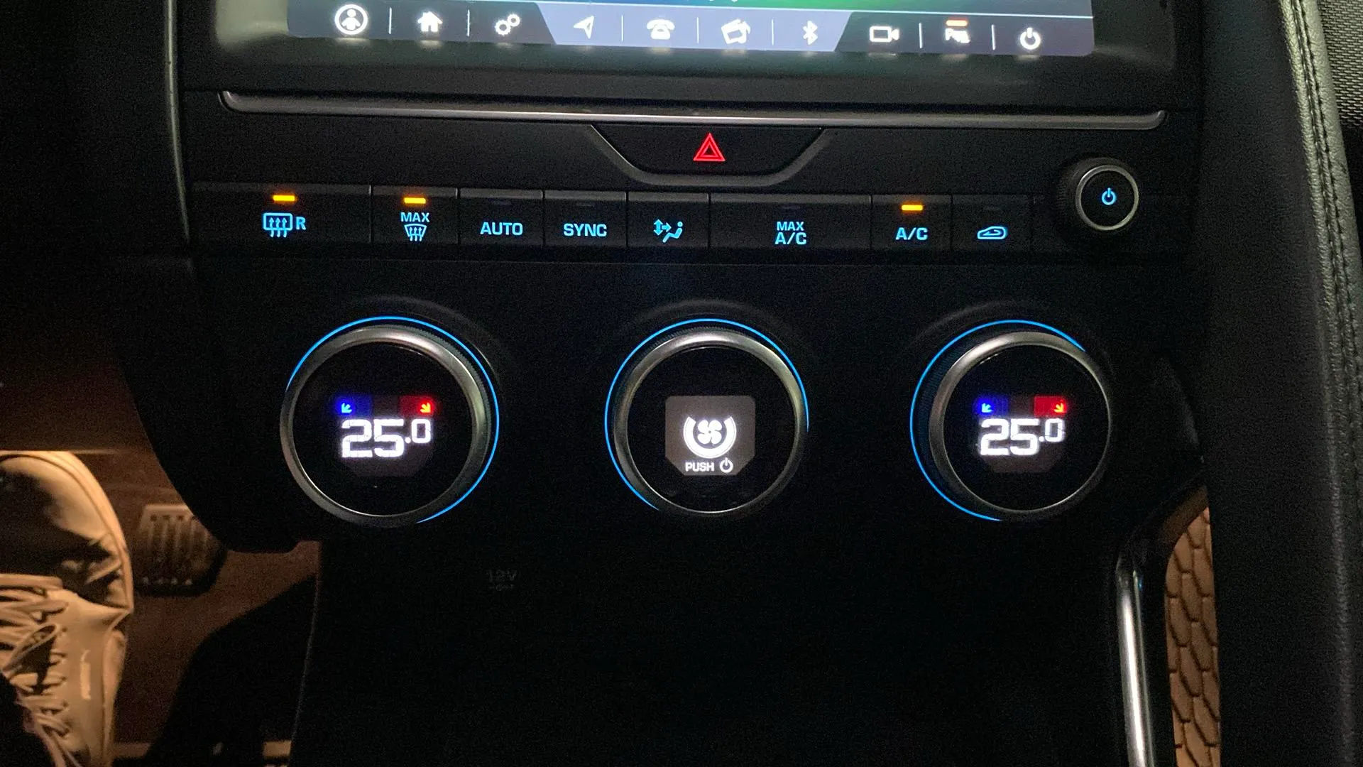 Jaguar E-Pace 2.0D - foto 24