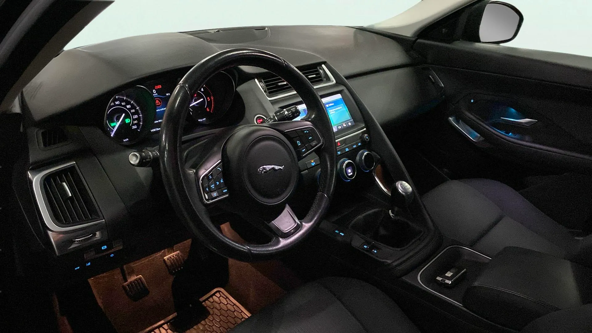 Jaguar E-Pace 2.0D - foto 10