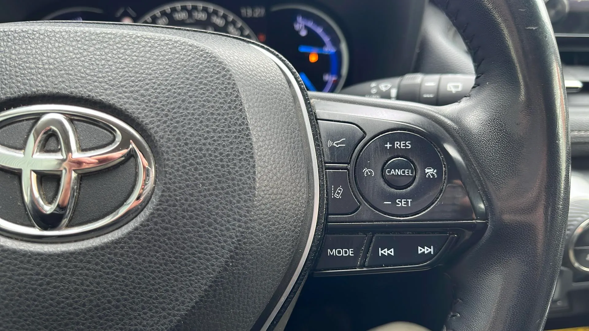 Toyota RAV4 2.5l 220H Advance 4WD - foto 15