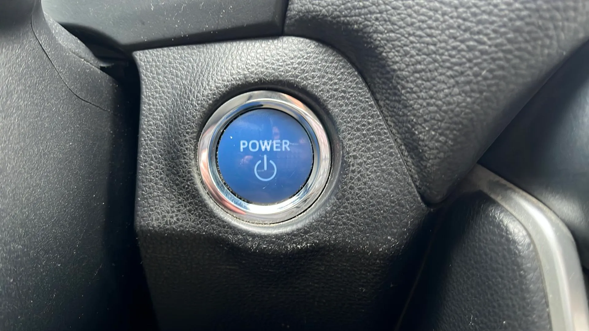 Toyota RAV4 2.5l 220H Advance 4WD - foto 25