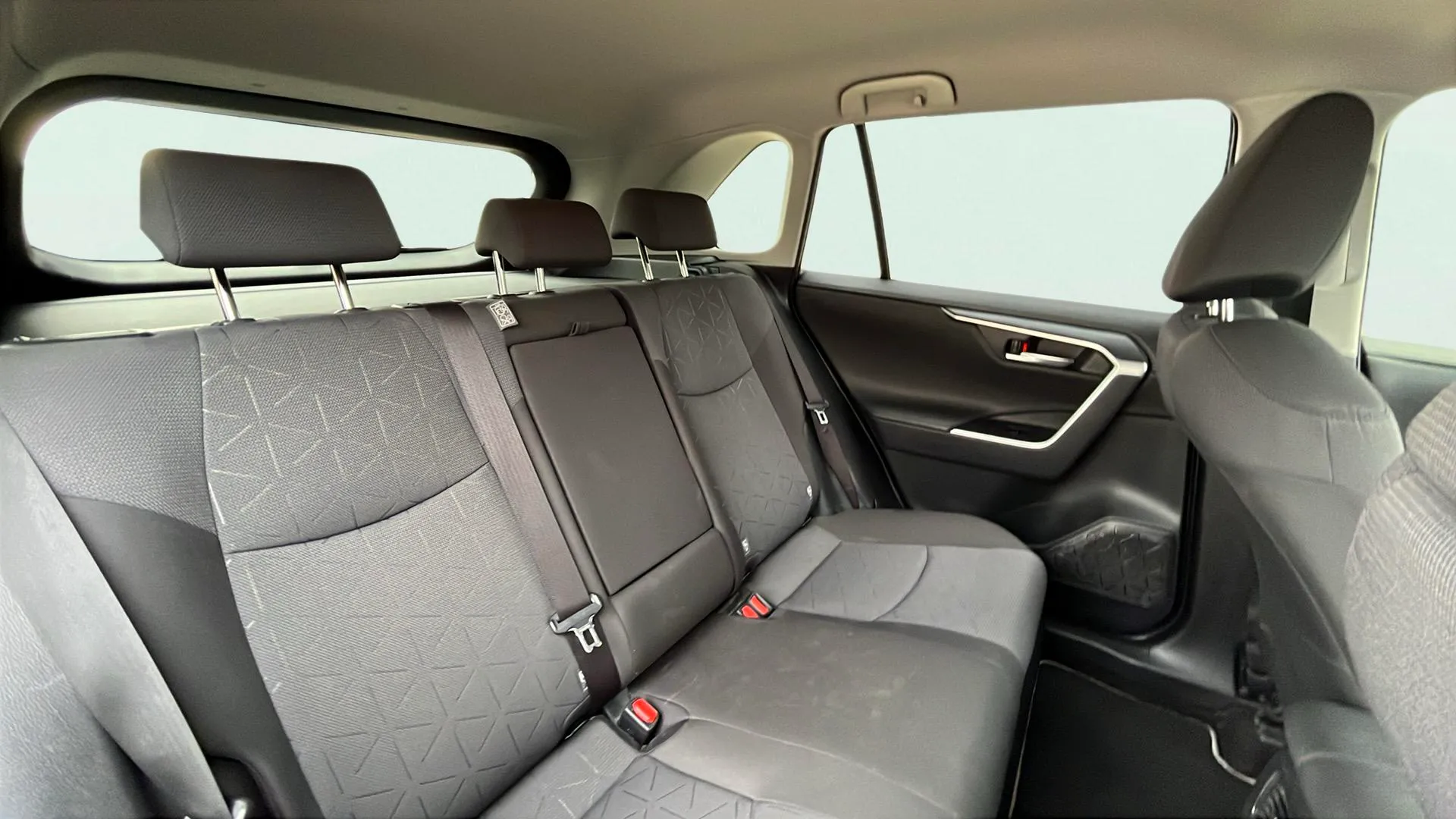 Toyota RAV4 2.5l 220H Advance 4WD - foto 17