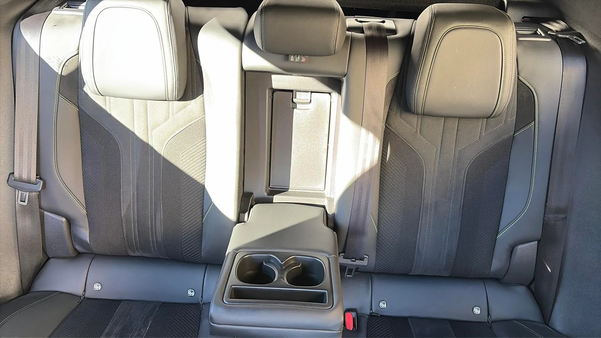 Peugeot 408 GT PureTech 130 EAT8 - foto 14