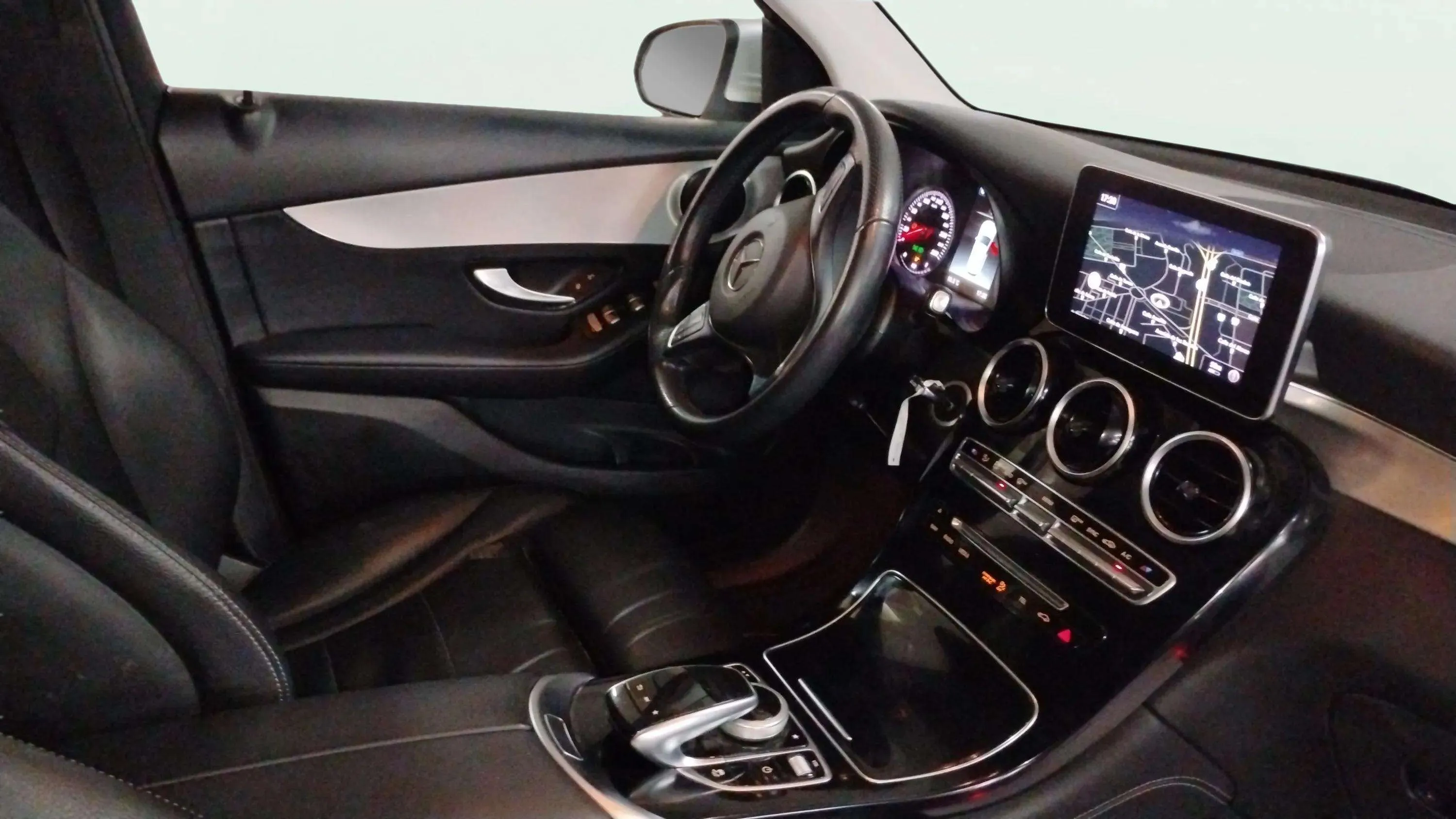 Mercedes-Benz GLC 250 4MATIC - foto 9