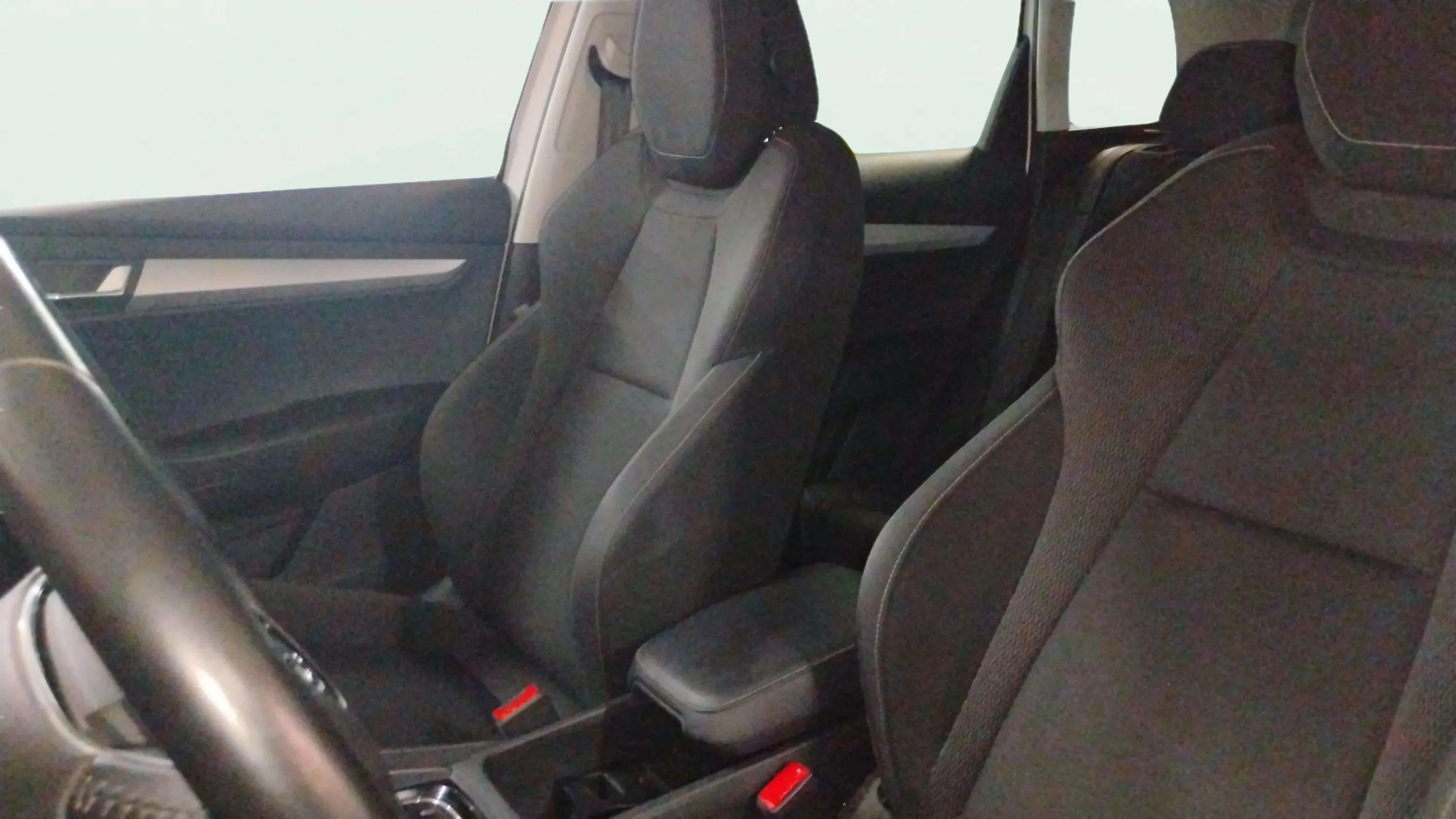 Škoda Karoq 2.0 TDI DSG 4x4 Ambition - foto 8