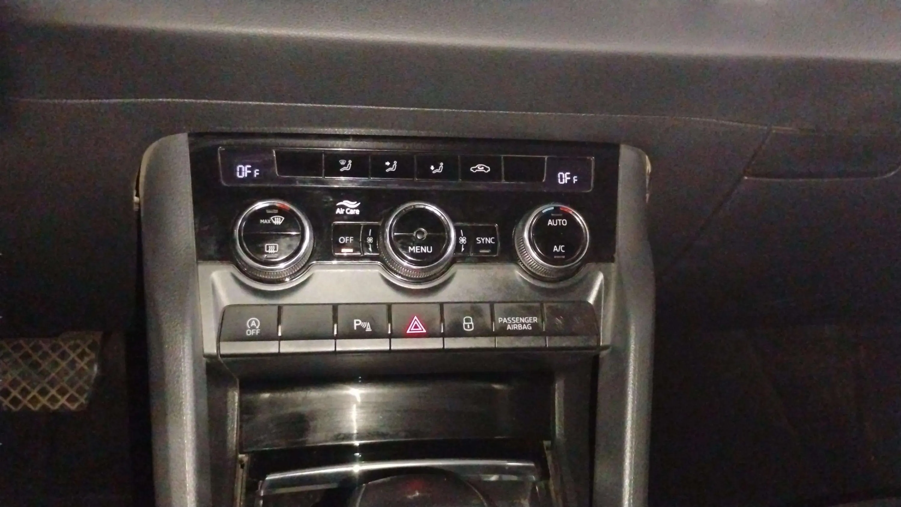 Škoda Karoq 2.0 TDI DSG 4x4 Ambition - foto 27