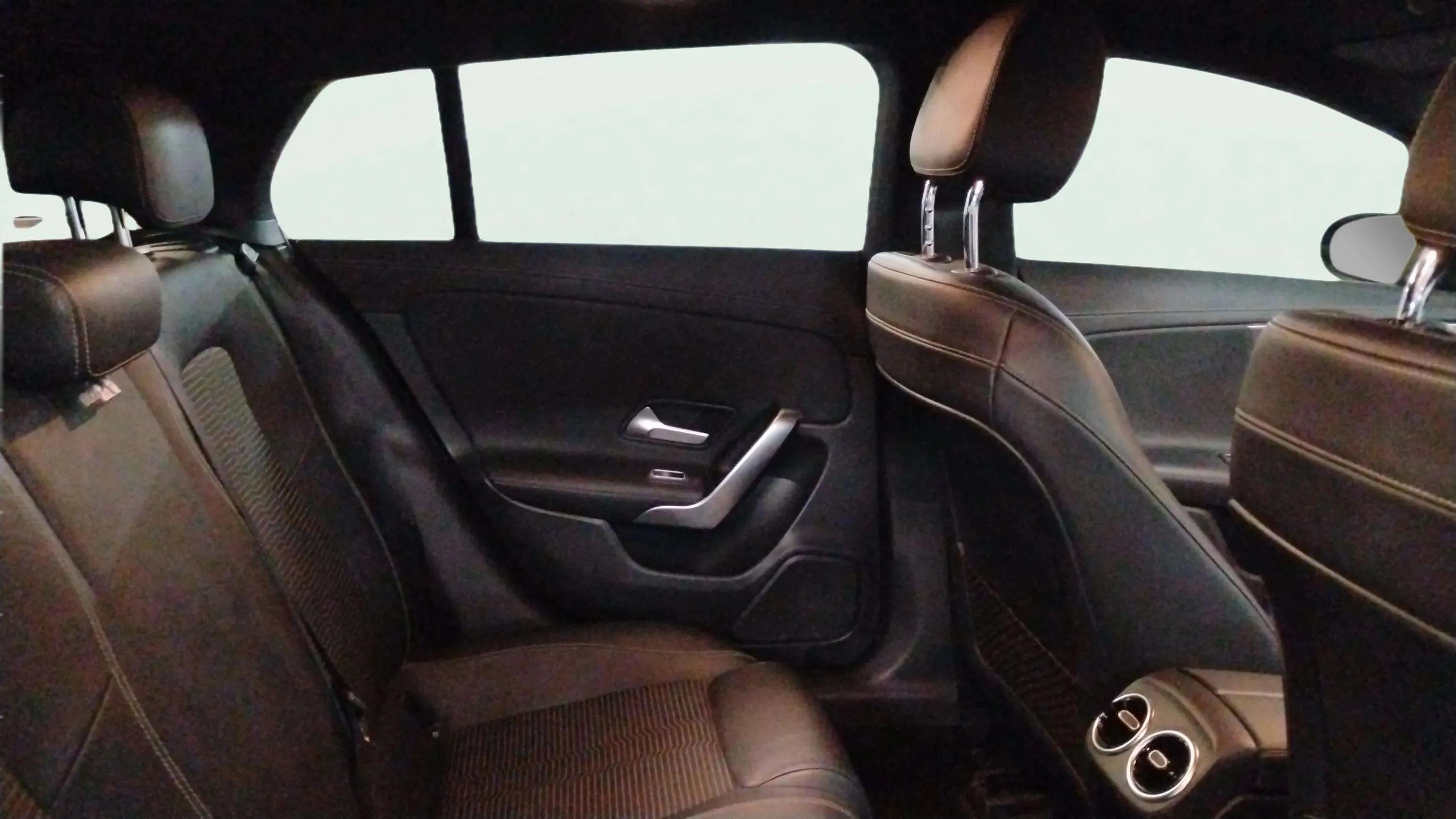 Mercedes-Benz CLA 220 D DCT Shooting Brake - foto 16