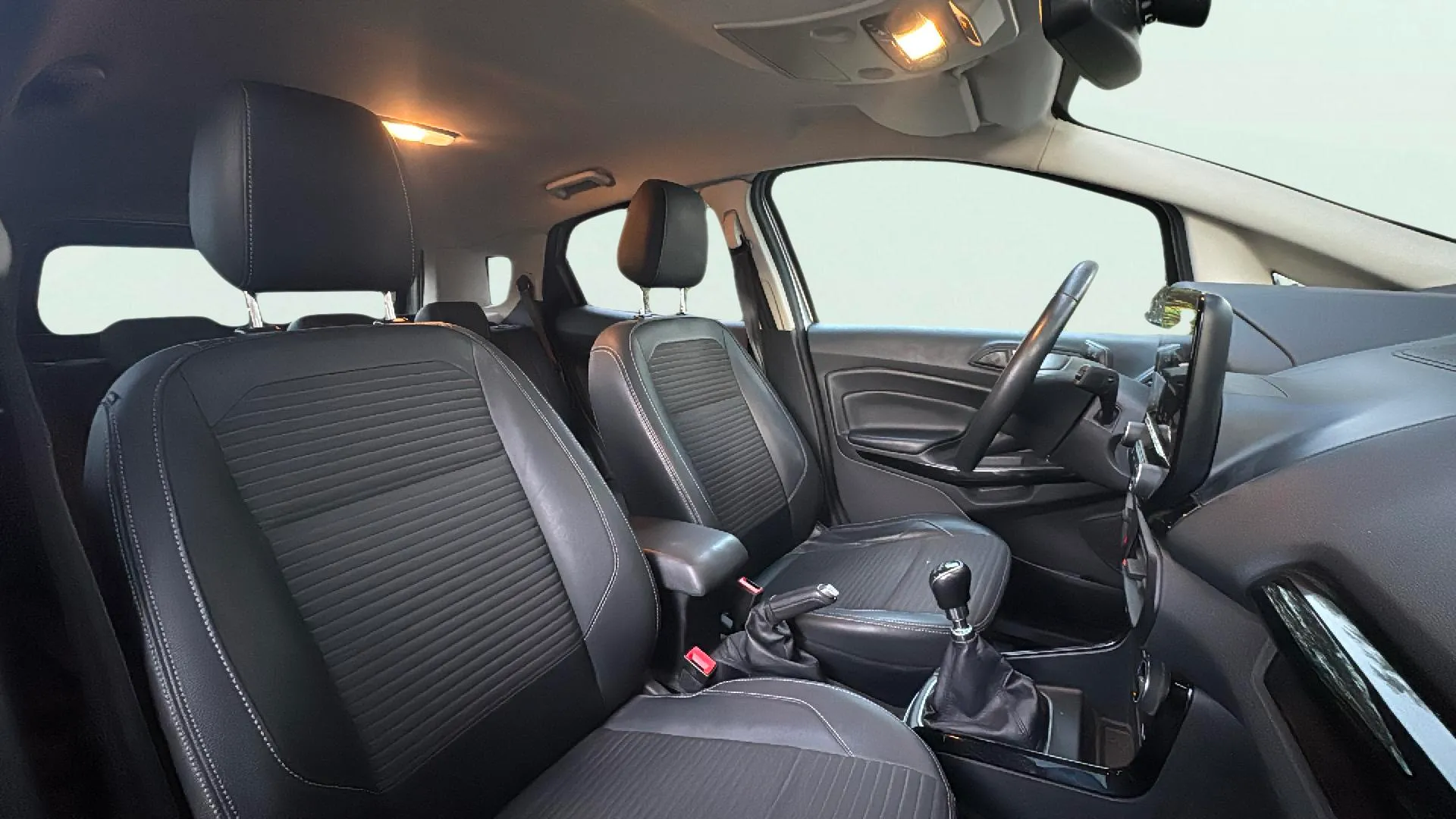 Ford EcoSport 1.0T EcoBoost Titanium - foto 10