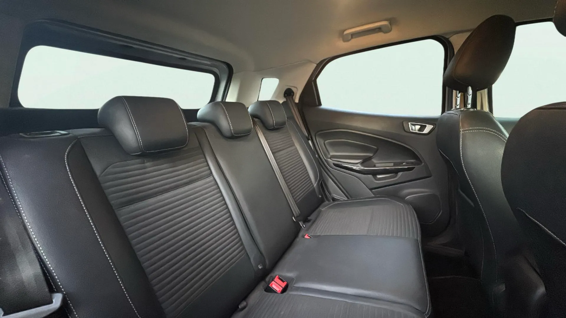 Ford EcoSport 1.0T EcoBoost Titanium - foto 12