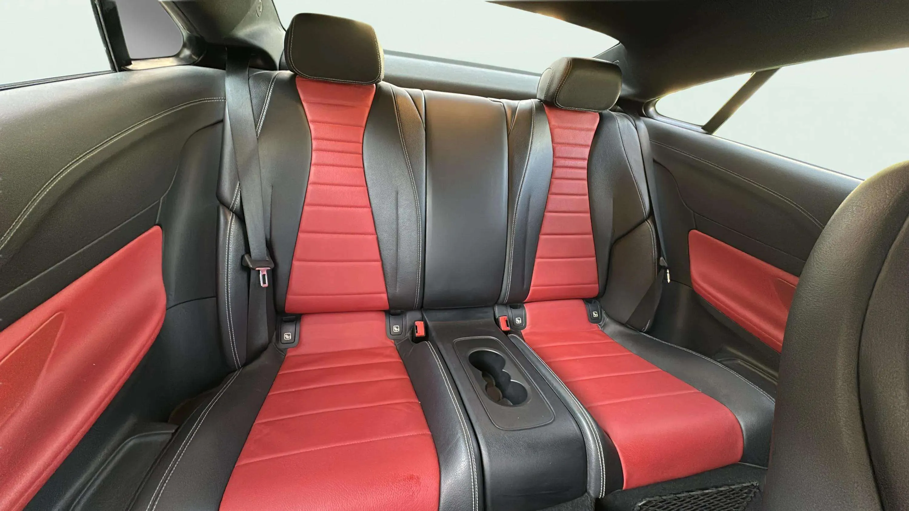 Mercedes-Benz Clase E Coupé E 220 d - foto 12