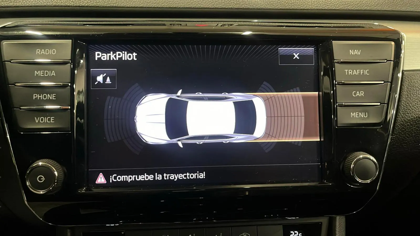 Škoda Superb 2.0 TDI AdBlue tech DSG Style - foto 18