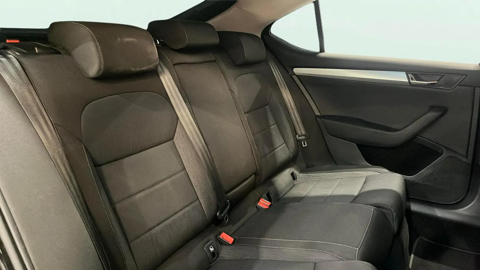 Škoda Superb 2.0 TDI AdBlue tech DSG Style - foto 11