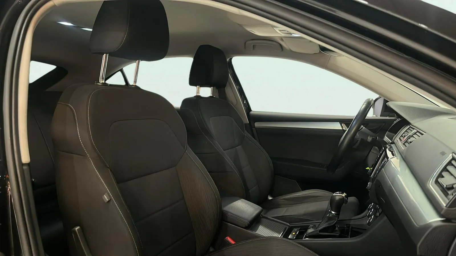 Škoda Superb 2.0 TDI AdBlue tech DSG Style - foto 10