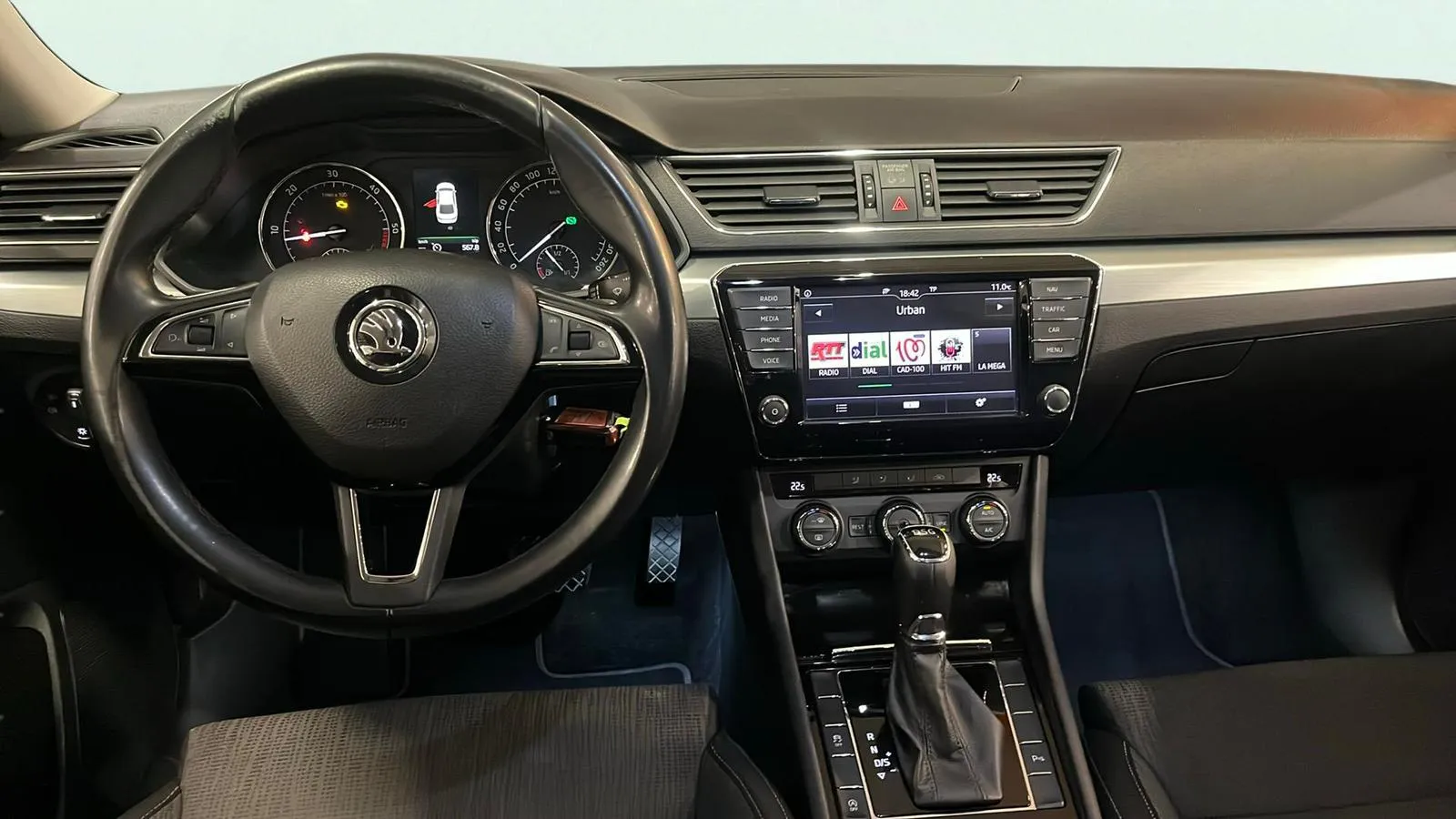 Škoda Superb 2.0 TDI AdBlue tech DSG Style - foto 13