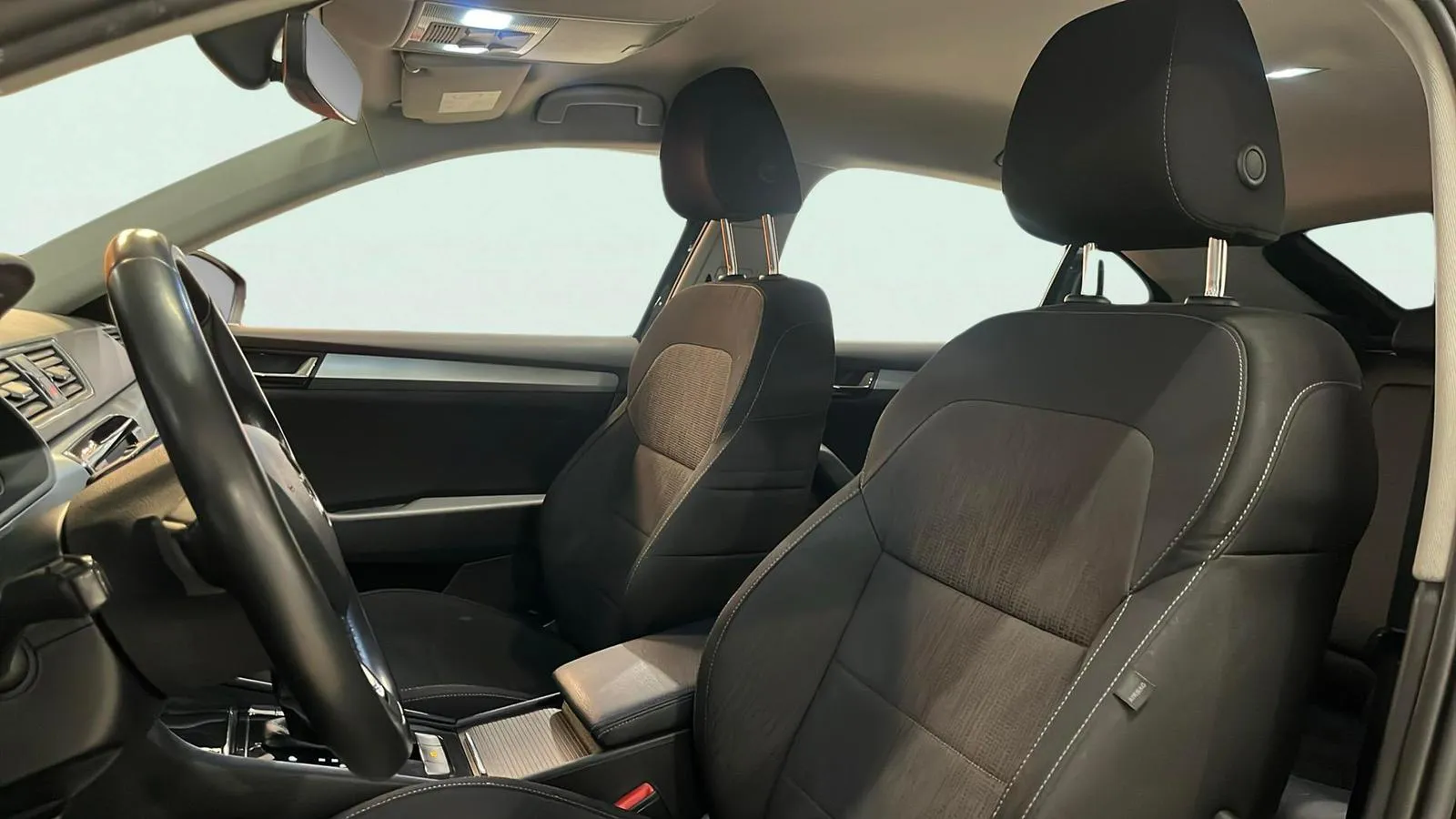 Škoda Superb 2.0 TDI AdBlue tech DSG Style - foto 9