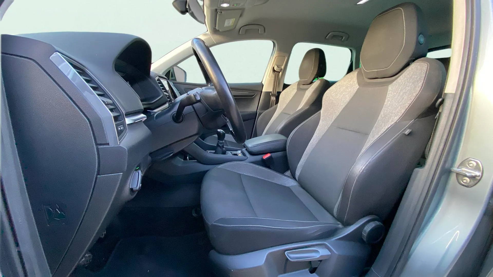 Škoda Karoq 1.6 TDI 125 Aniversario - foto 18