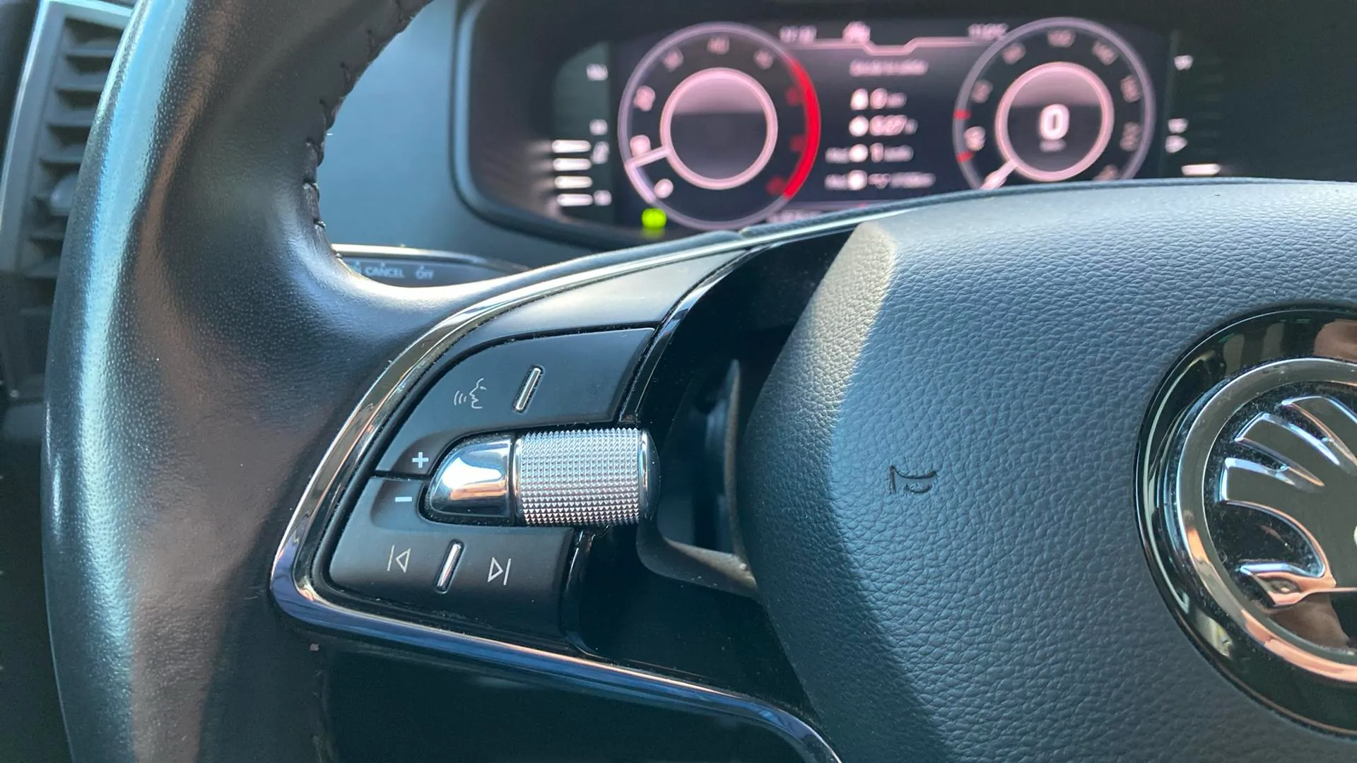 Škoda Karoq 1.6 TDI 125 Aniversario - foto 13