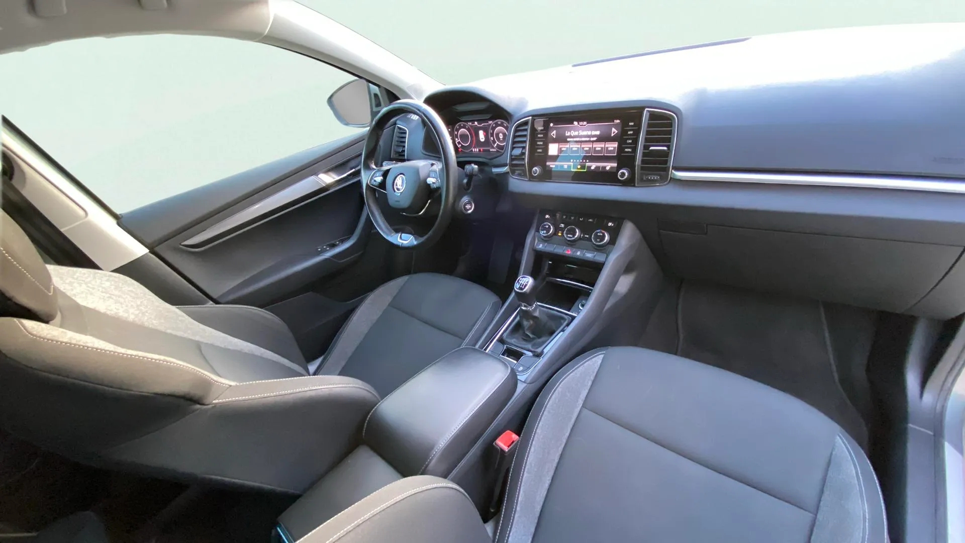 Škoda Karoq 1.6 TDI 125 Aniversario - foto 20