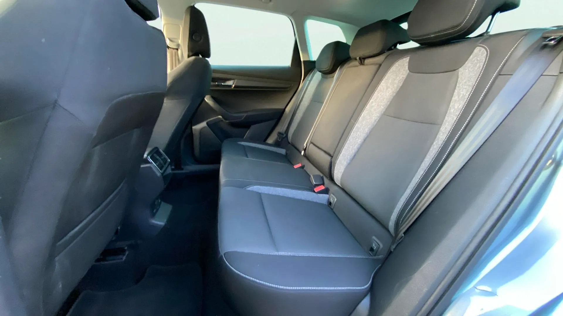 Škoda Karoq 1.6 TDI 125 Aniversario - foto 19