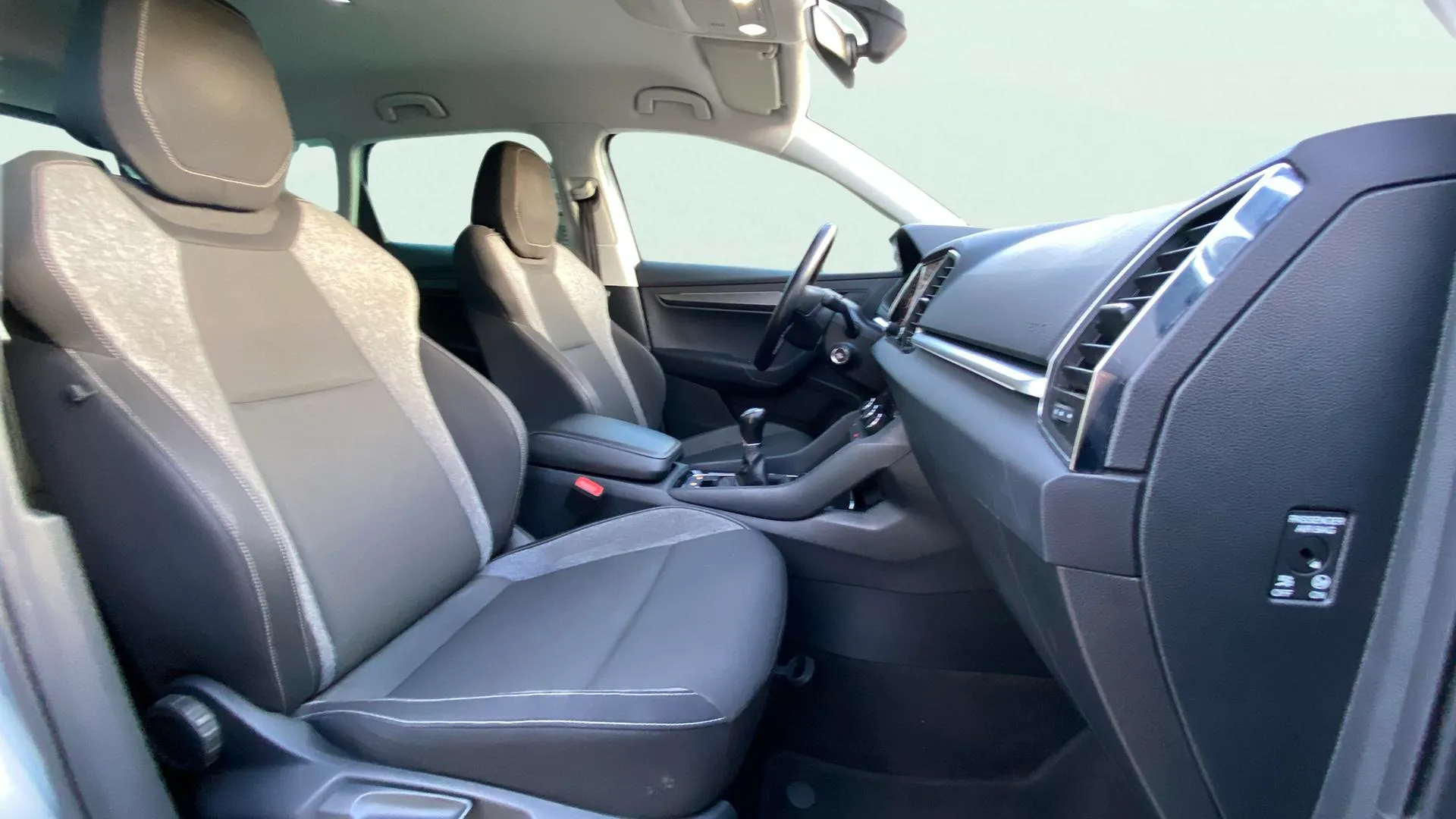 Škoda Karoq 1.6 TDI 125 Aniversario - foto 21